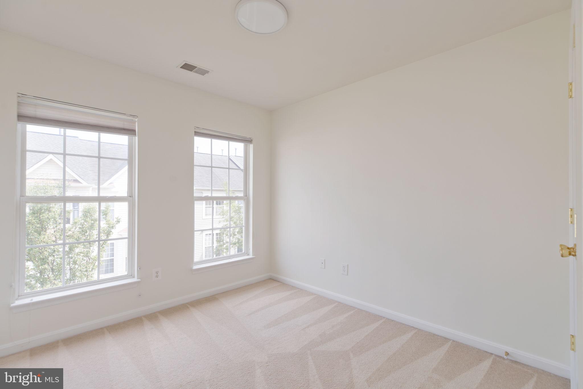 ASHBURN VILLAGE - Residential