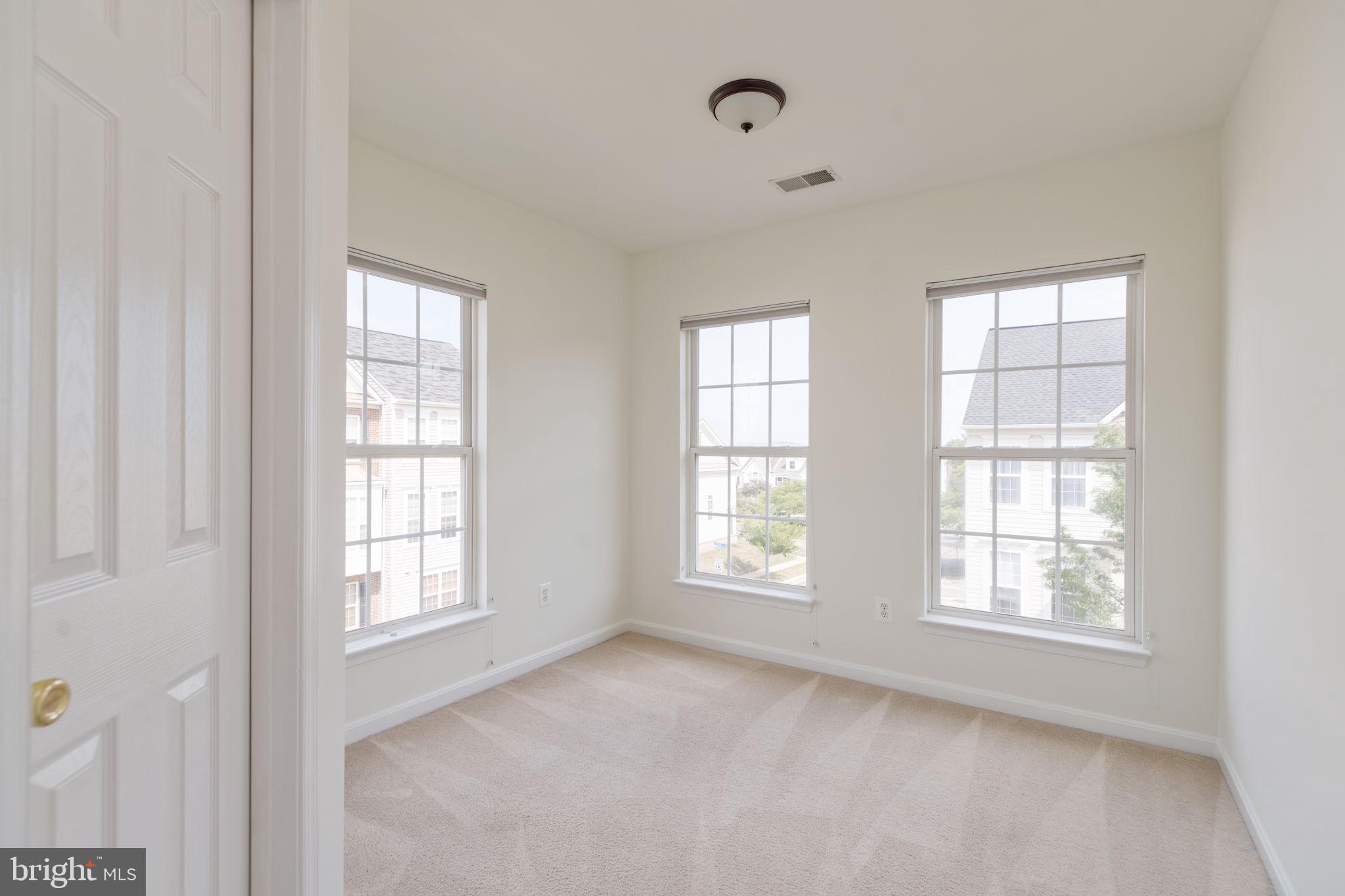 ASHBURN VILLAGE - Residential