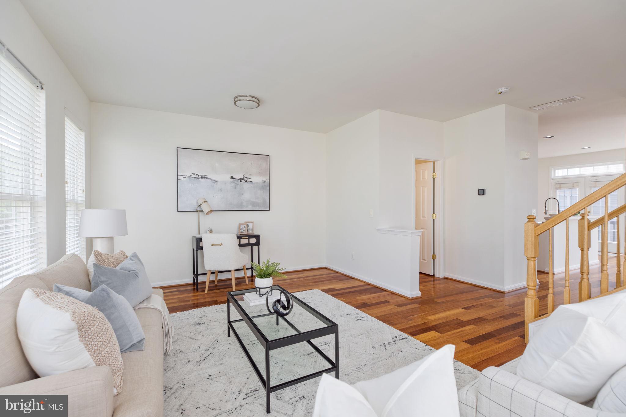 ASHBURN VILLAGE - Residential
