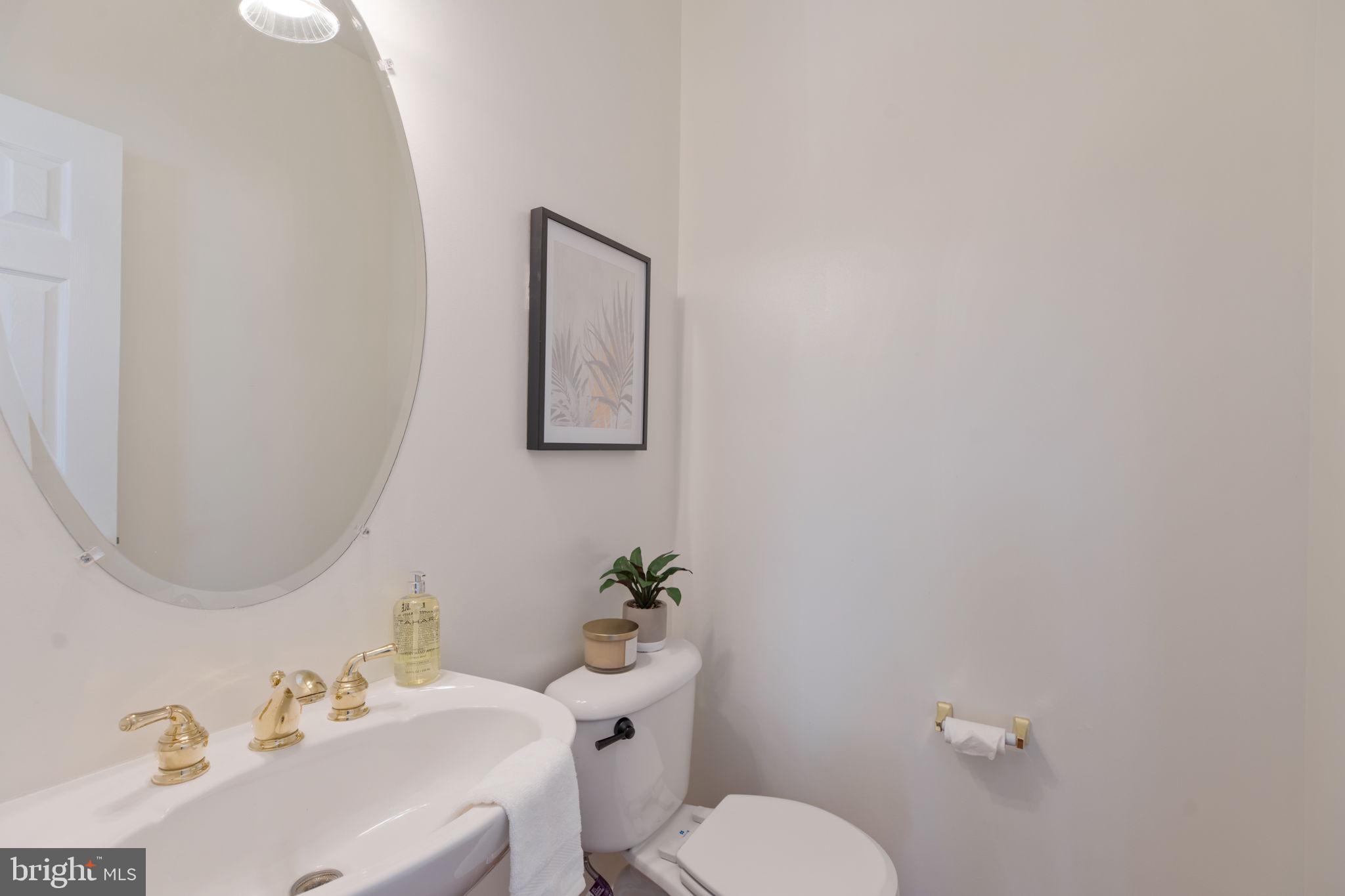 ASHBURN VILLAGE - Residential