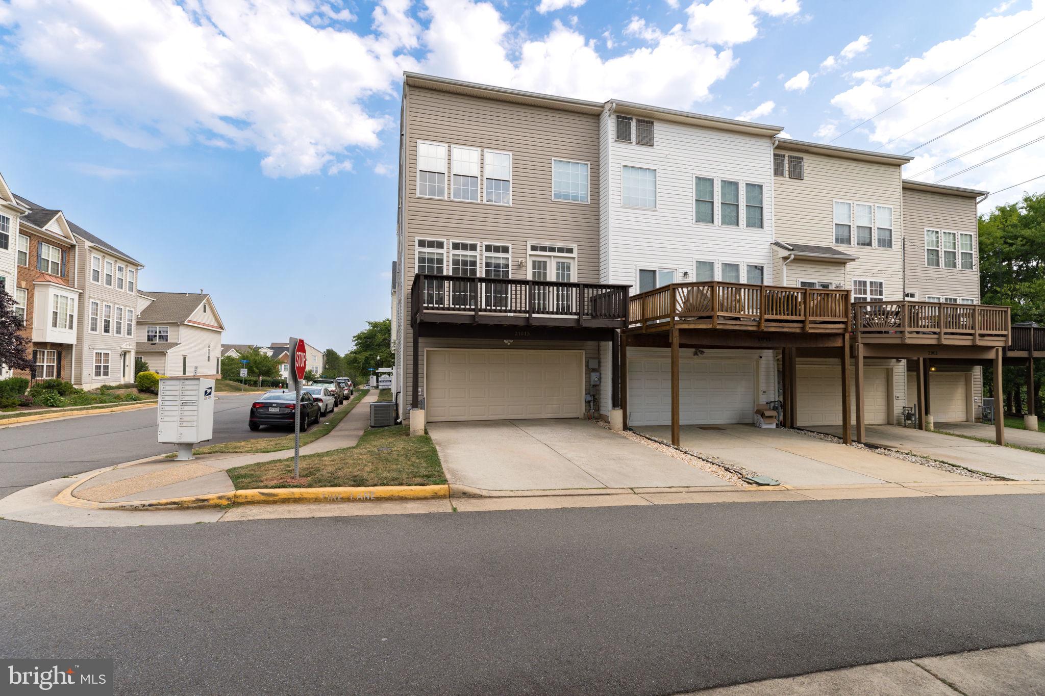 ASHBURN VILLAGE - Residential
