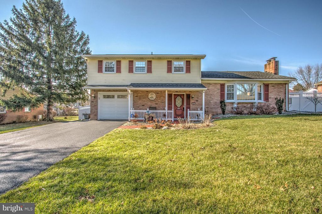 Photo of 52 LOGGING RD, LEOLA, PA 17540 (MLS # PALA2030588)