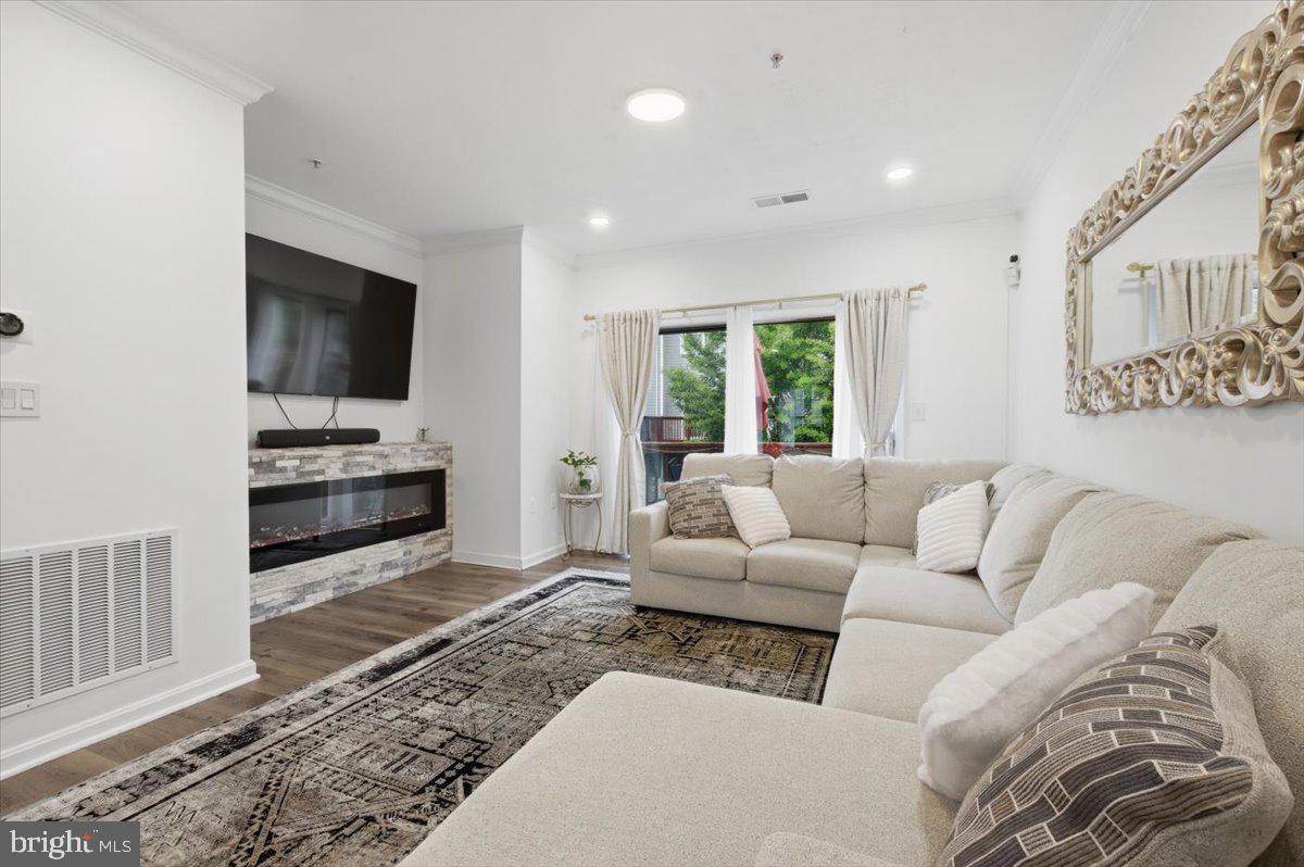 PARKSIDE AT ASHBURN - Residential