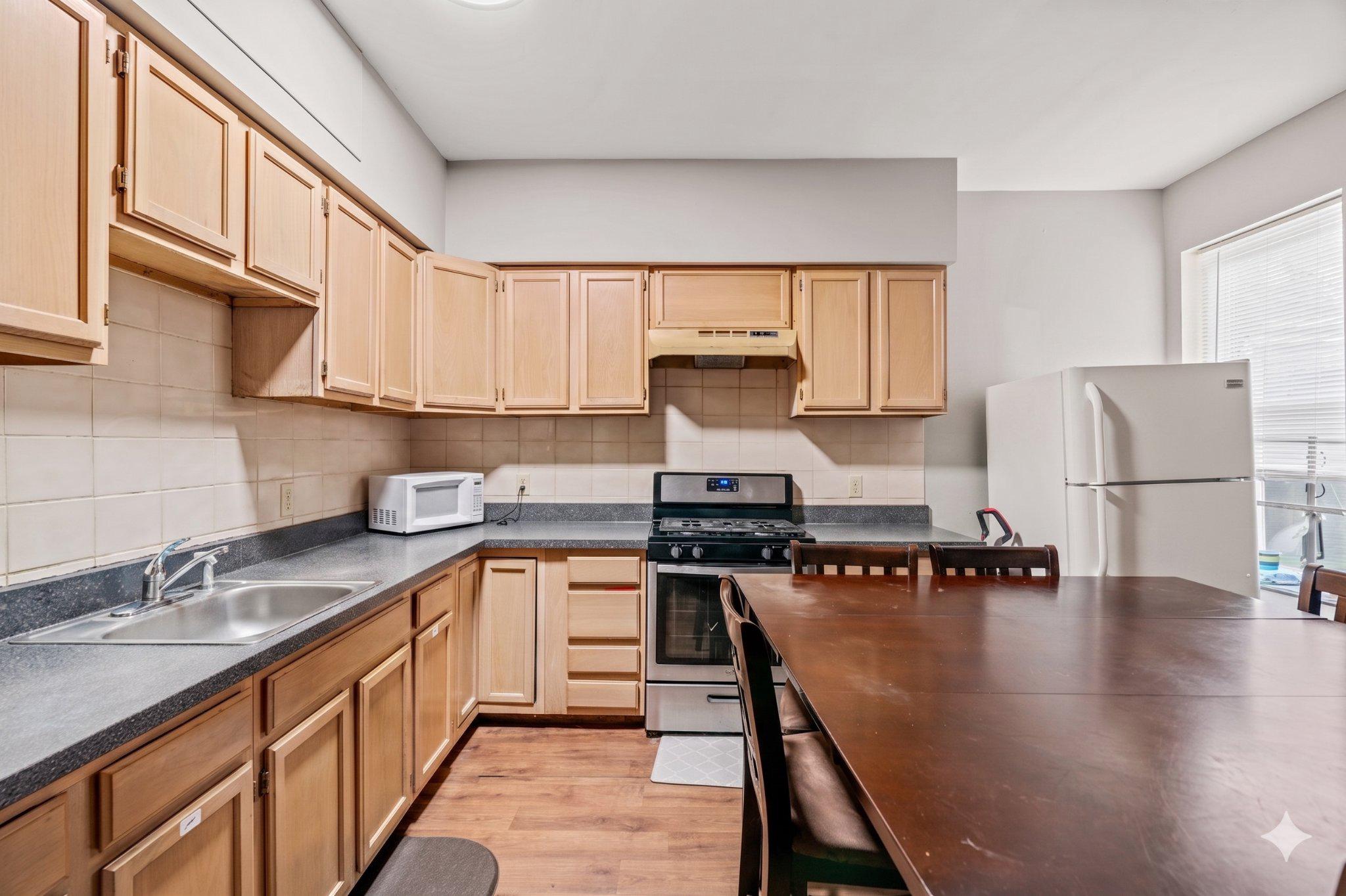 4127 WOODLAND AVENUE