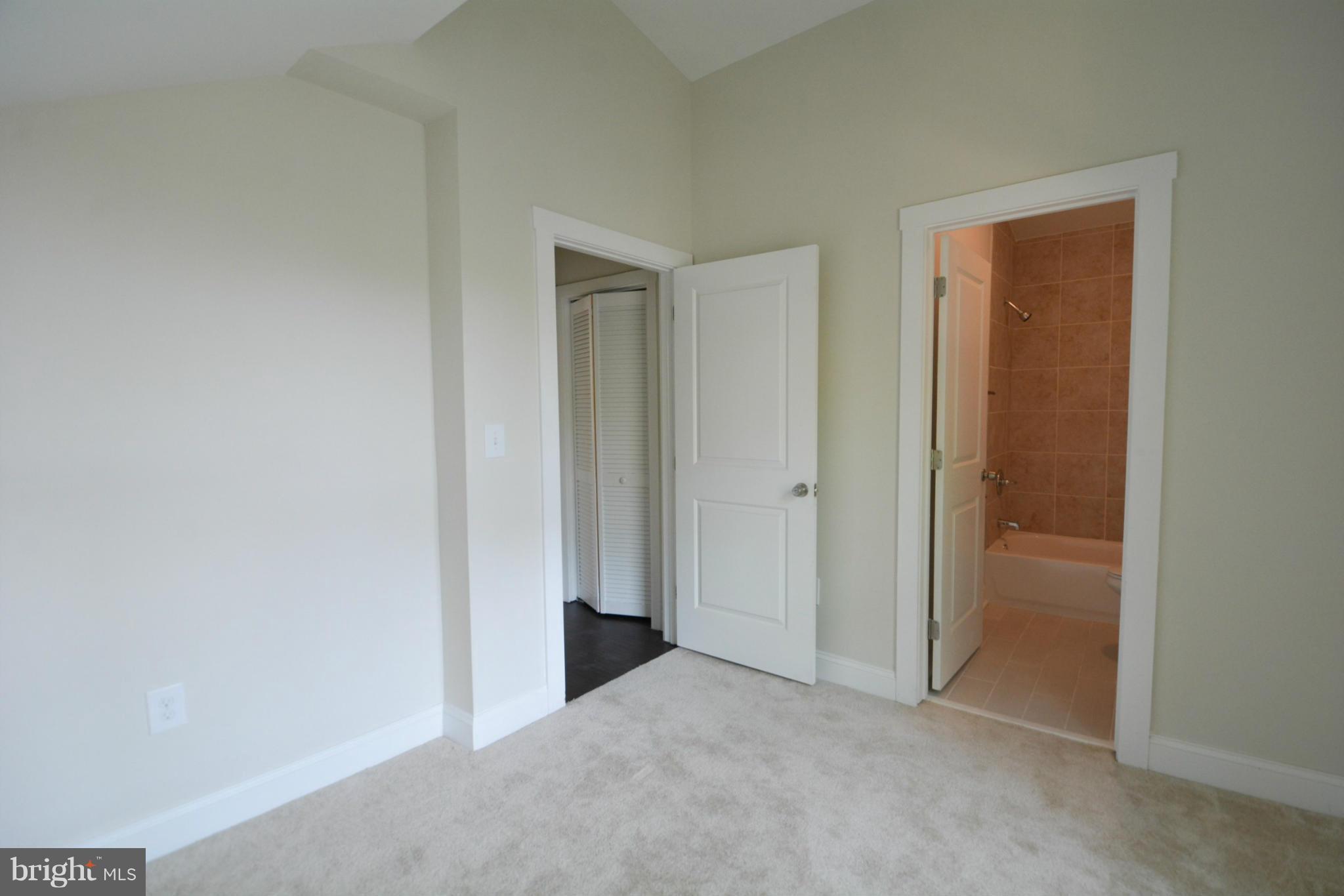 COLMAR MANOR - Residential