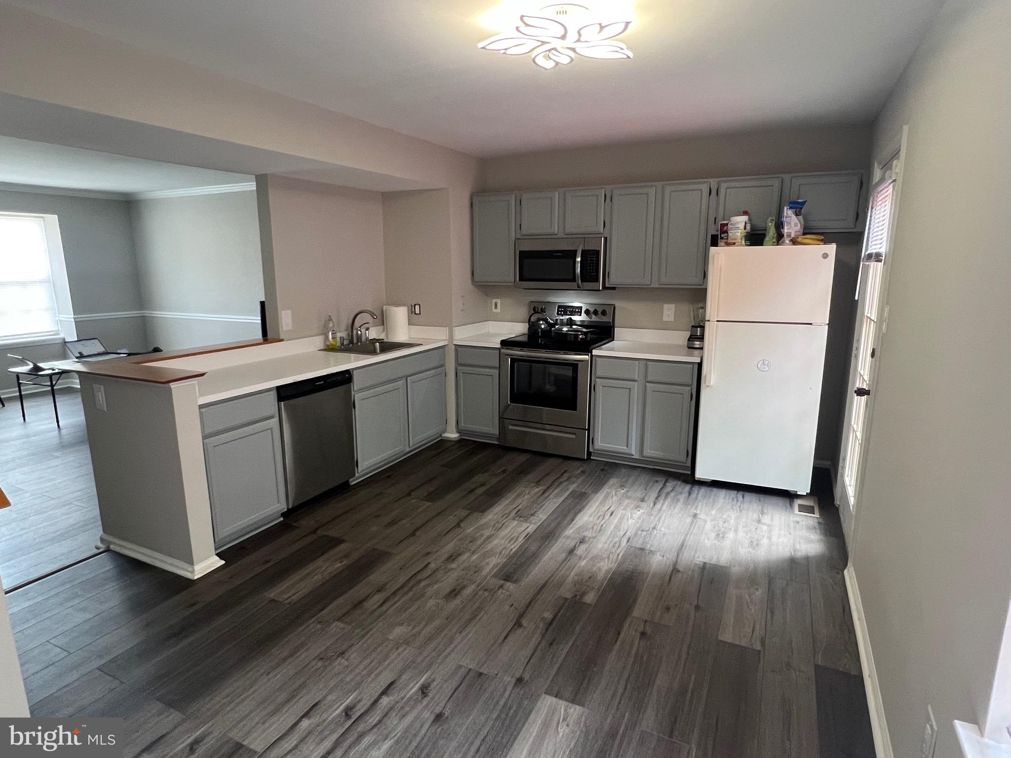 WAYSIDE VILLAGE - Residential Lease