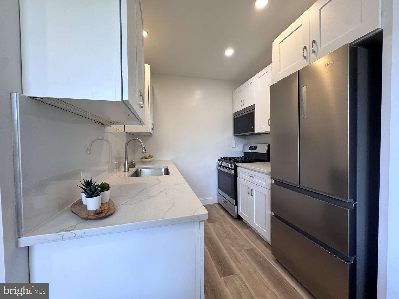 CONTEMPORARY VLG - Residential