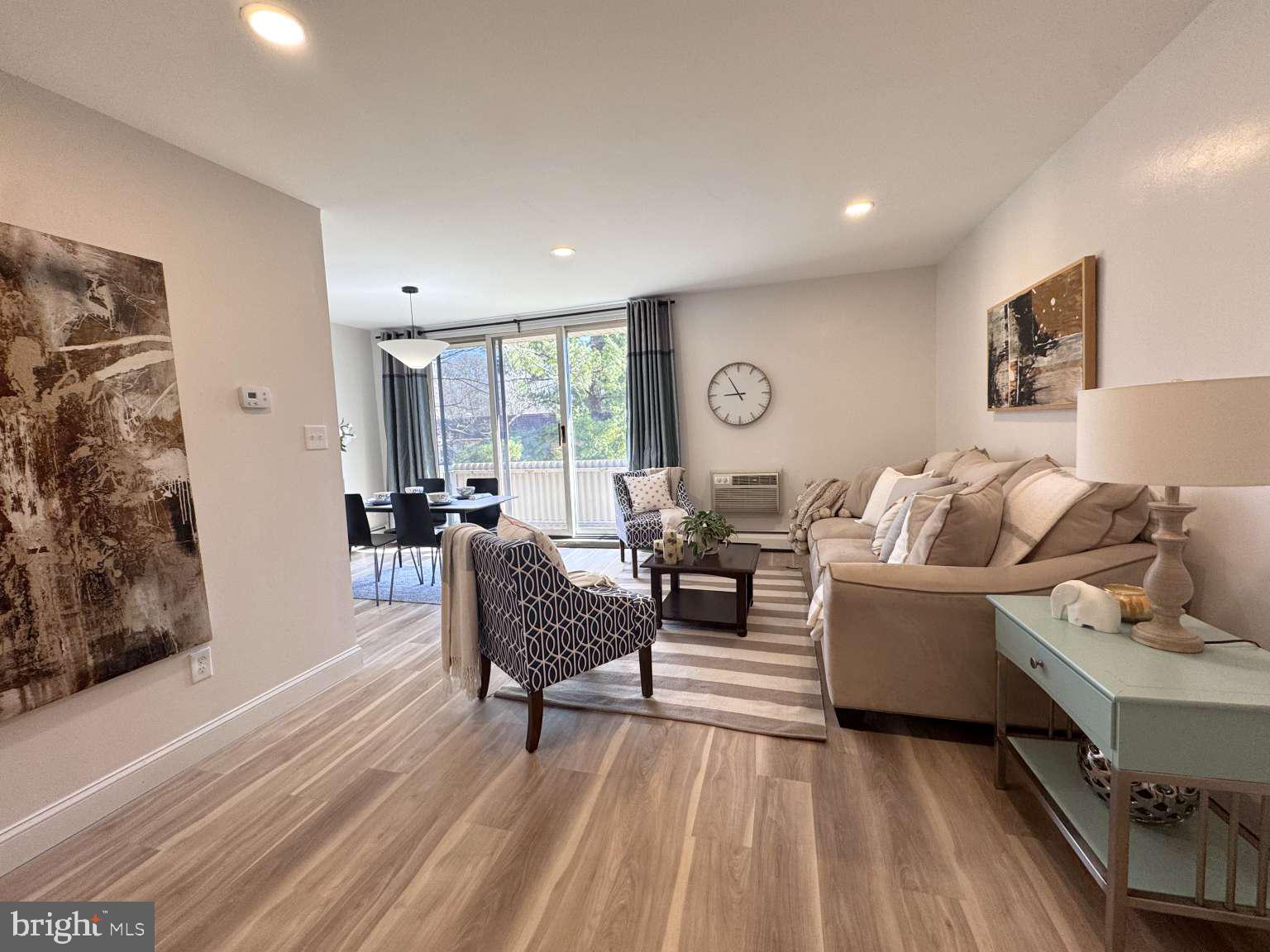 CONTEMPORARY VLG - Residential