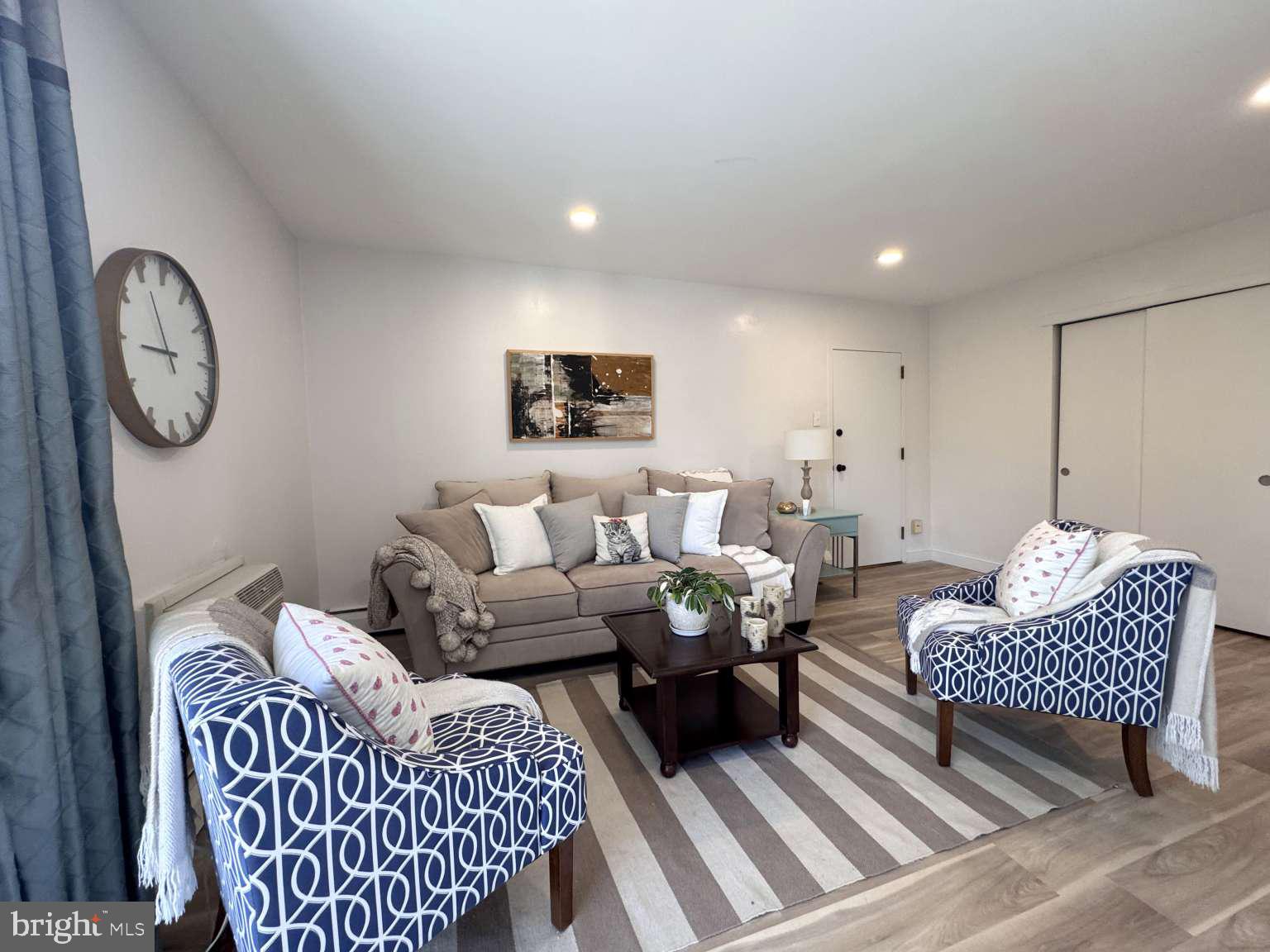 CONTEMPORARY VLG - Residential