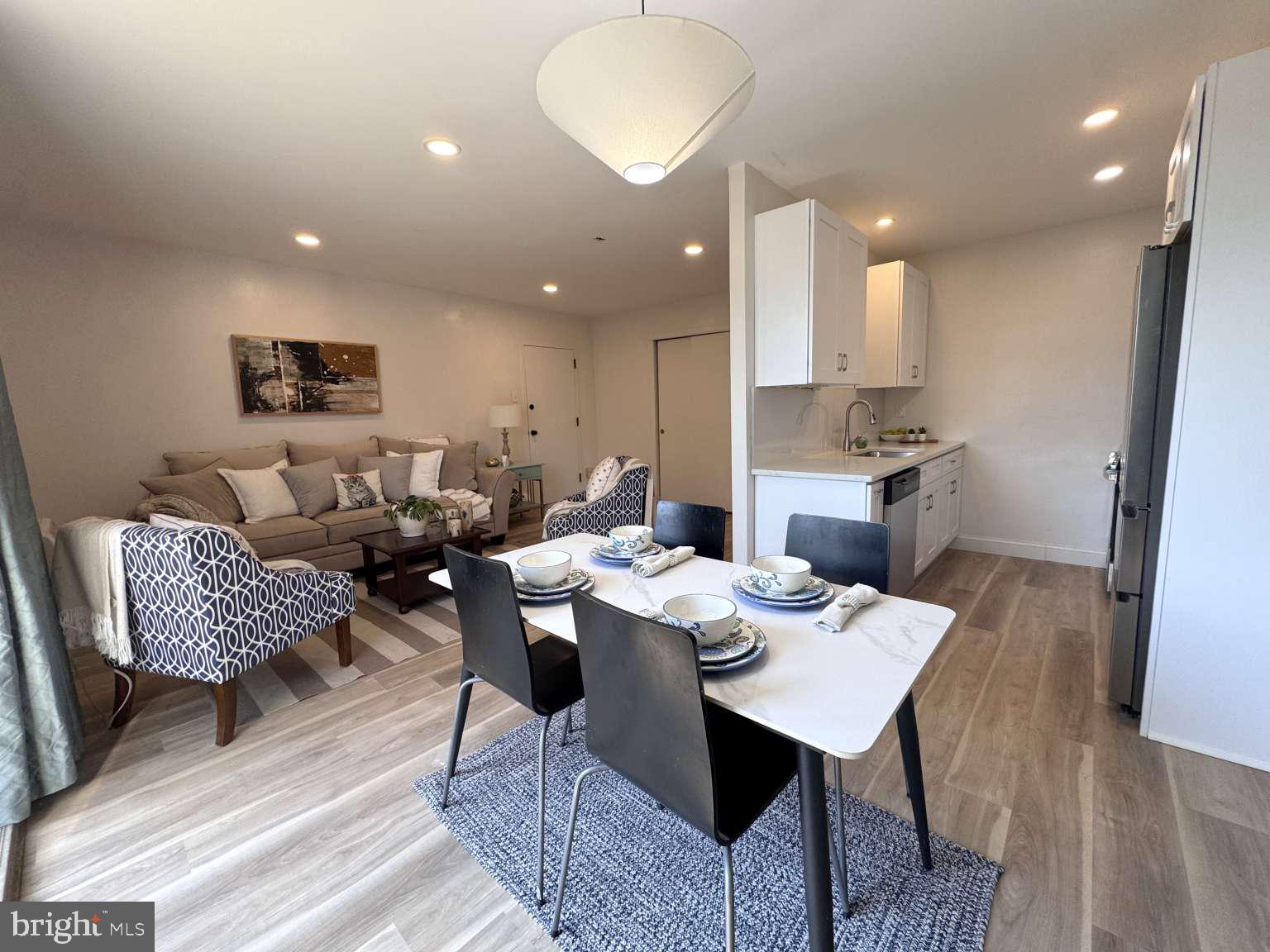 CONTEMPORARY VLG - Residential