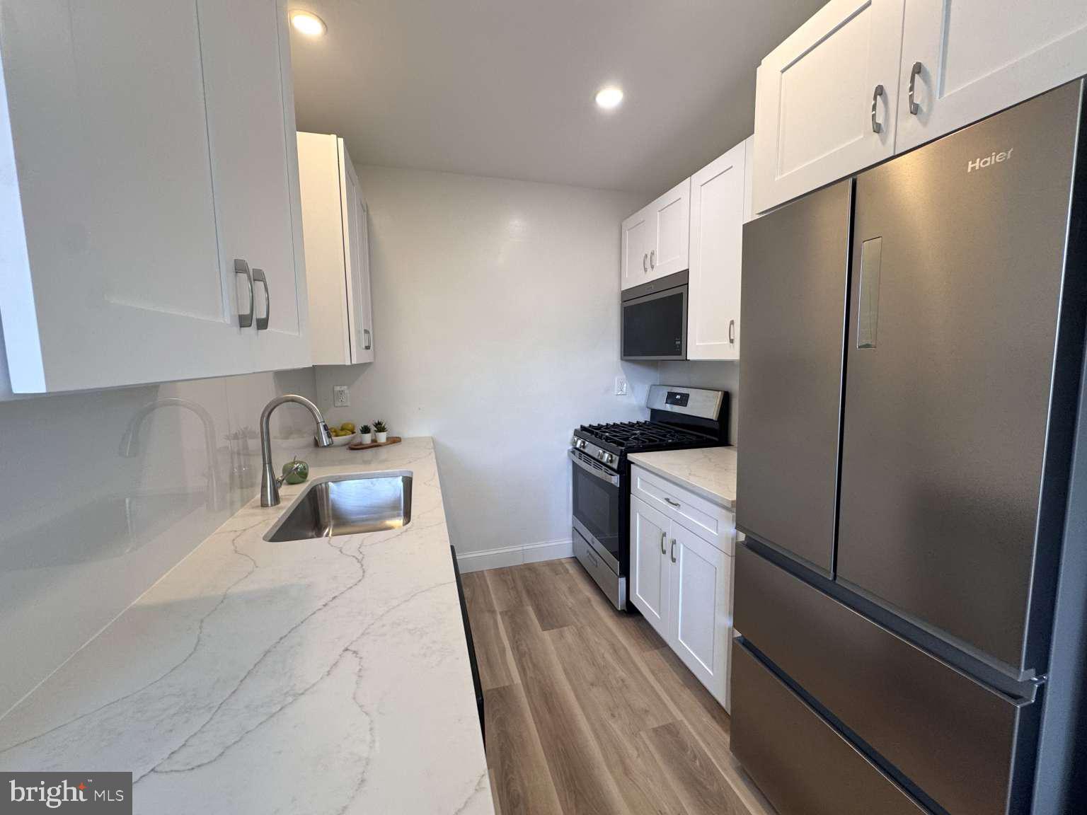 CONTEMPORARY VLG - Residential