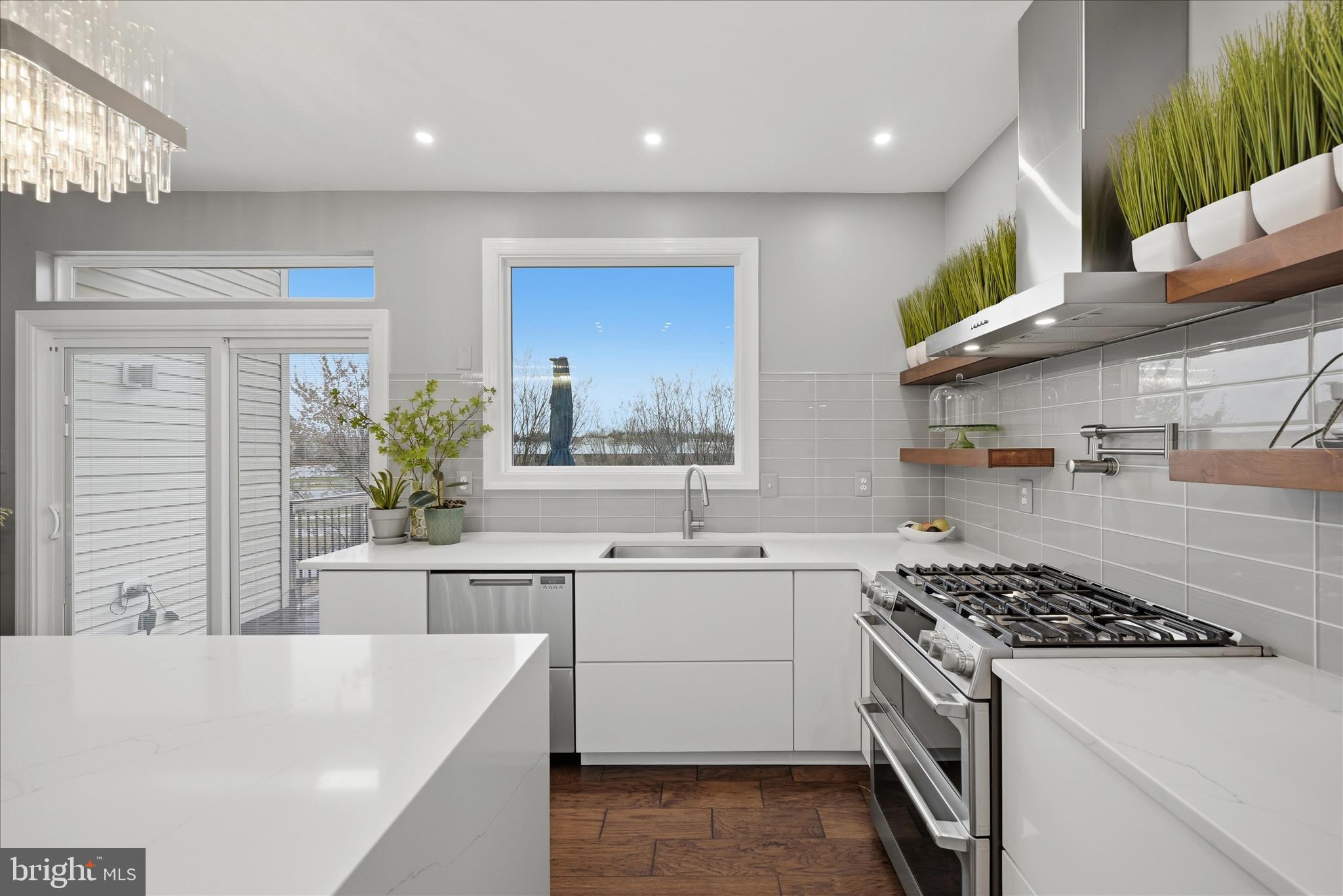 POTOMAC CROSSING - Residential