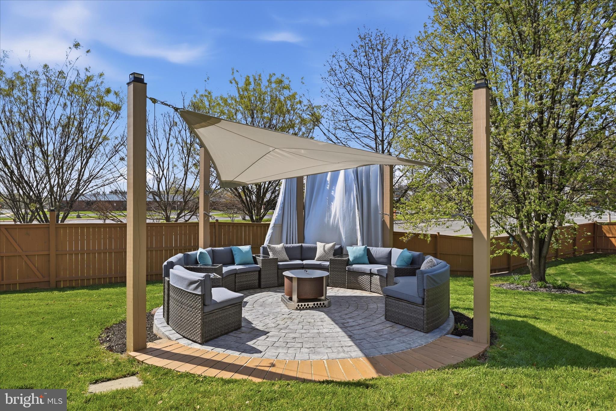 POTOMAC CROSSING - Residential