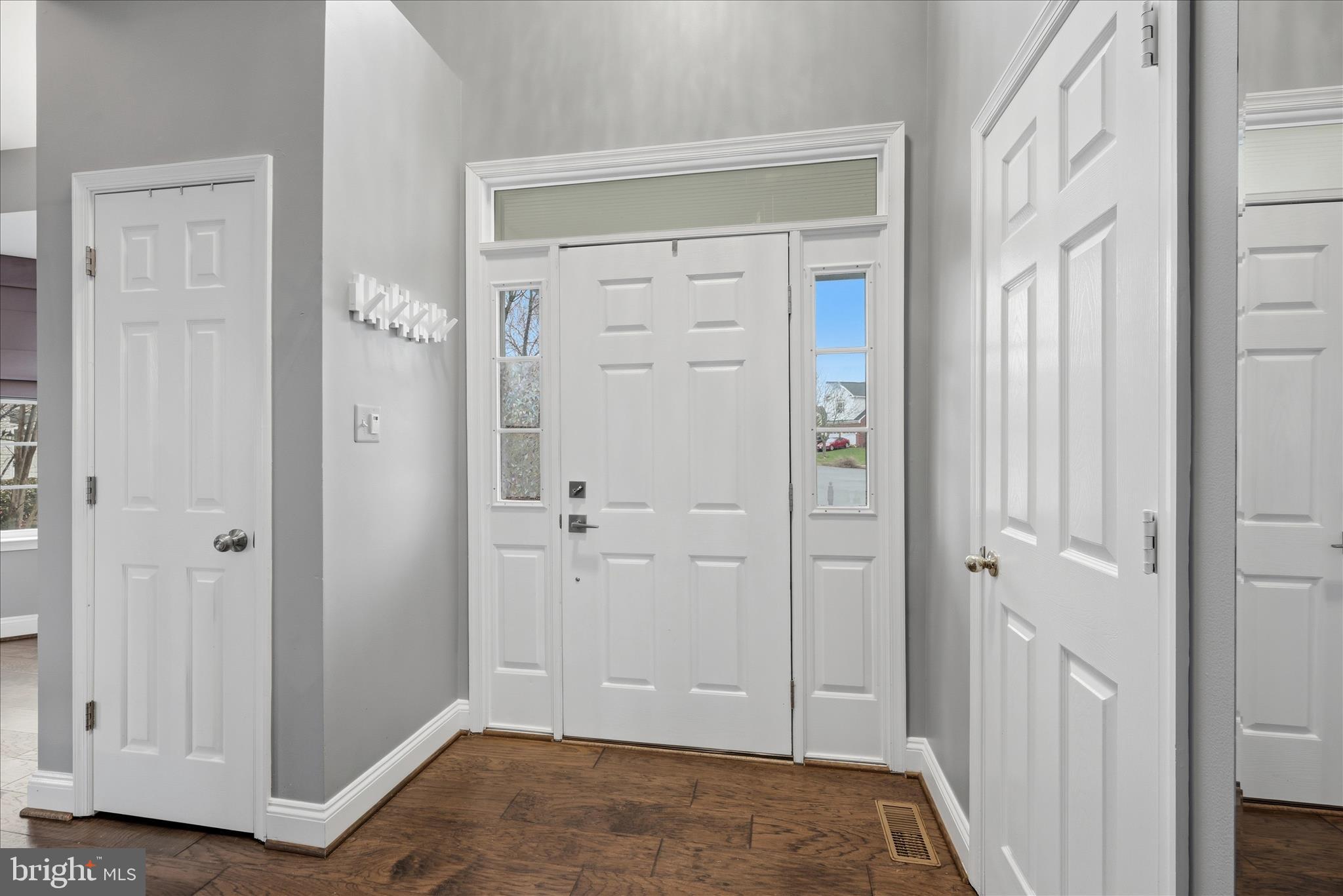 1709 FAIRLEIGH COURT NE