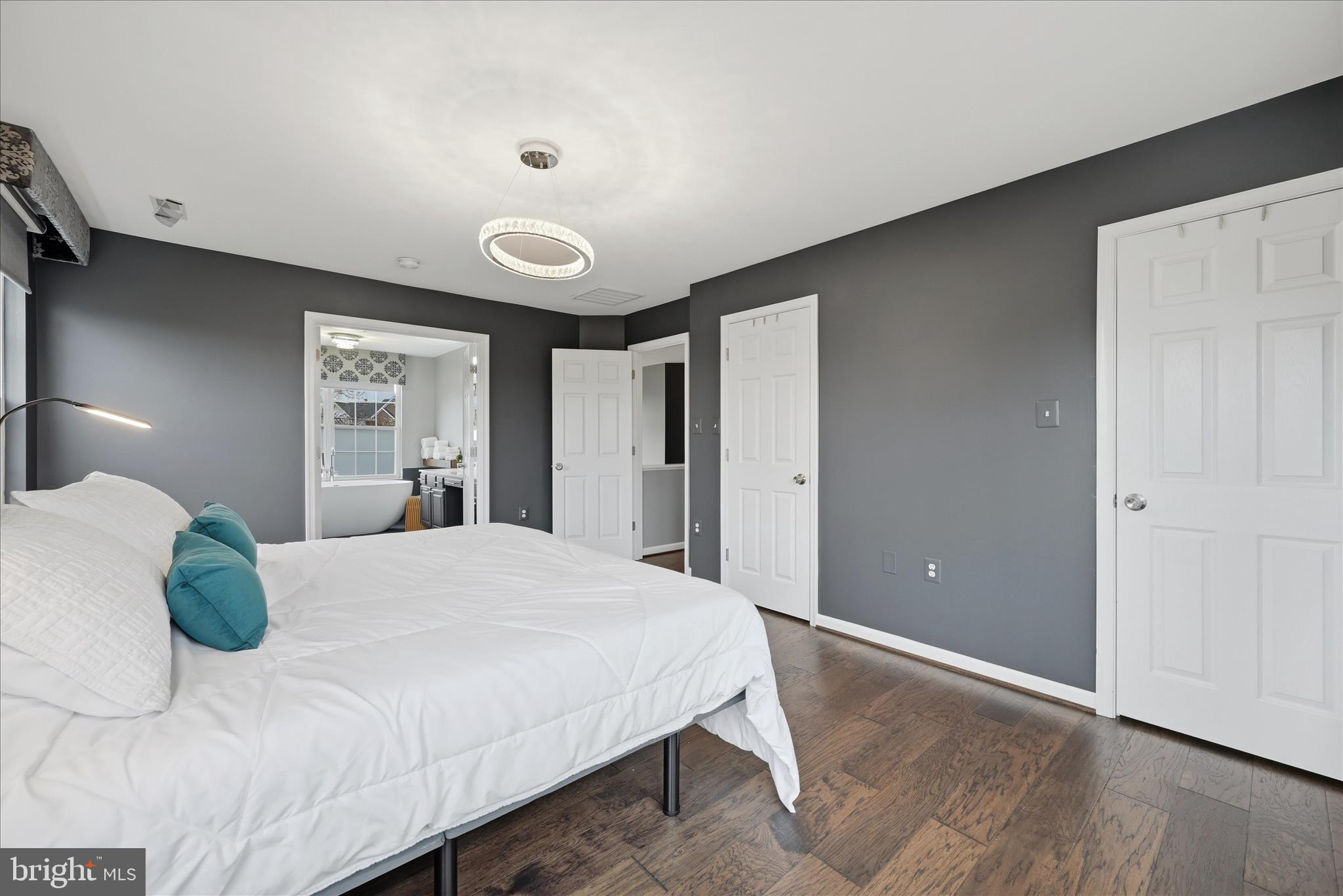 POTOMAC CROSSING - Residential