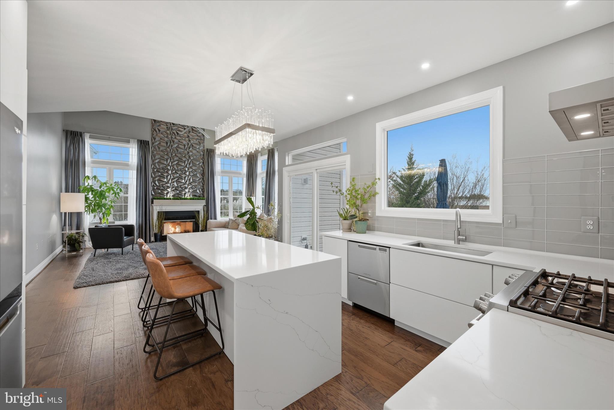 POTOMAC CROSSING - Residential