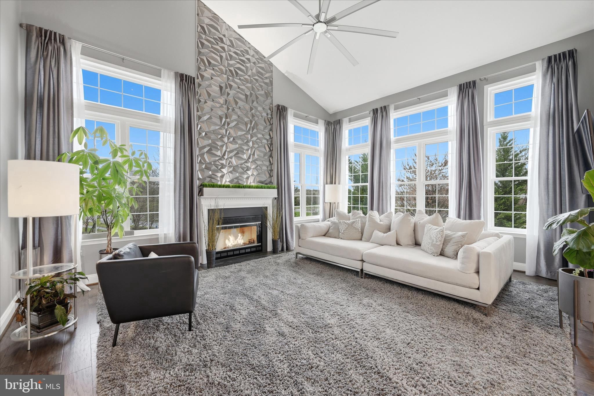 1709 FAIRLEIGH COURT NE