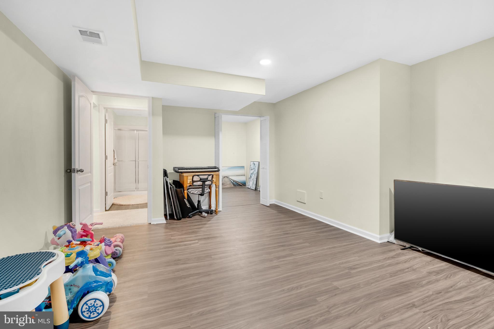 WEST FIELDS - Residential