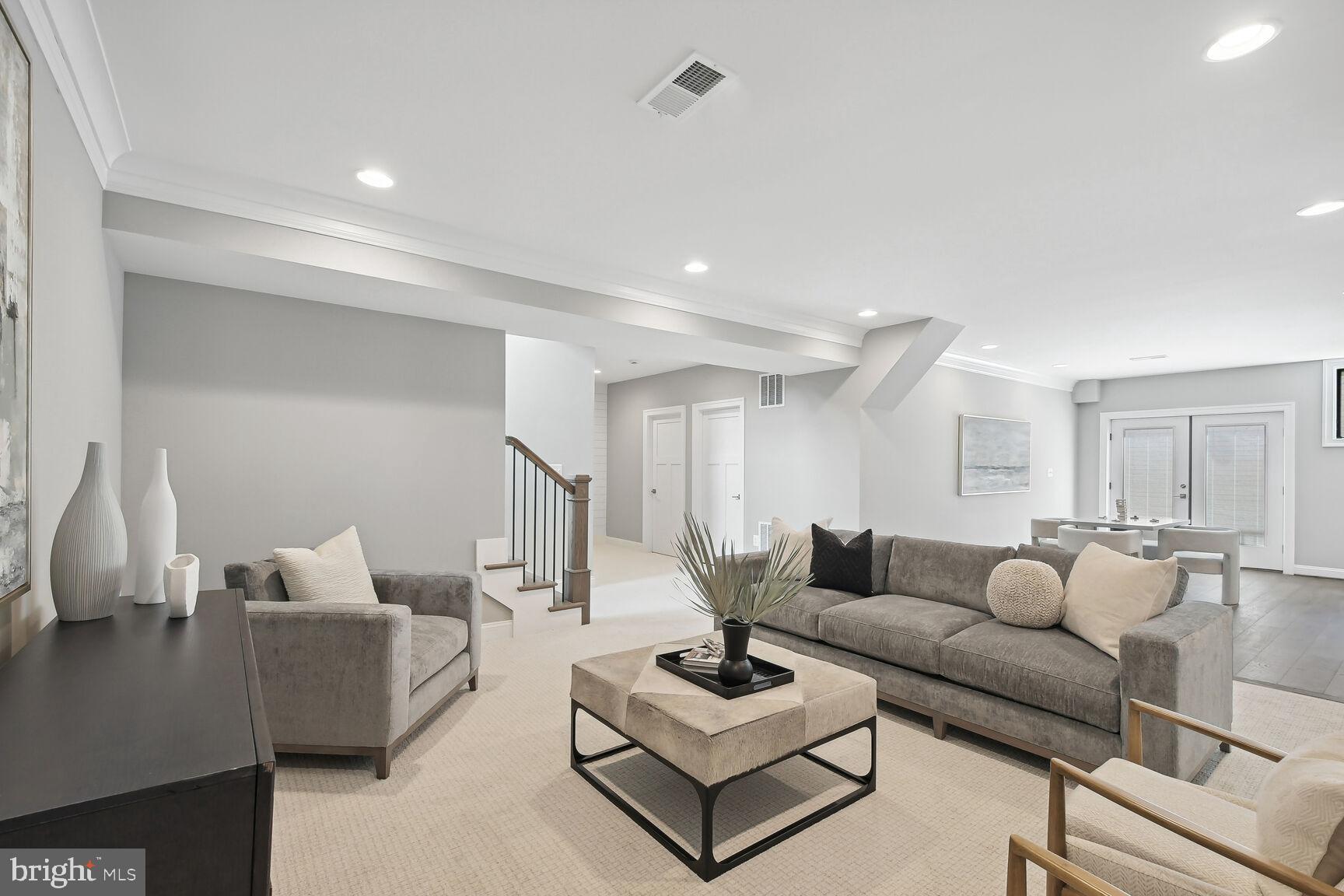 VIENNA WOODS - Residential