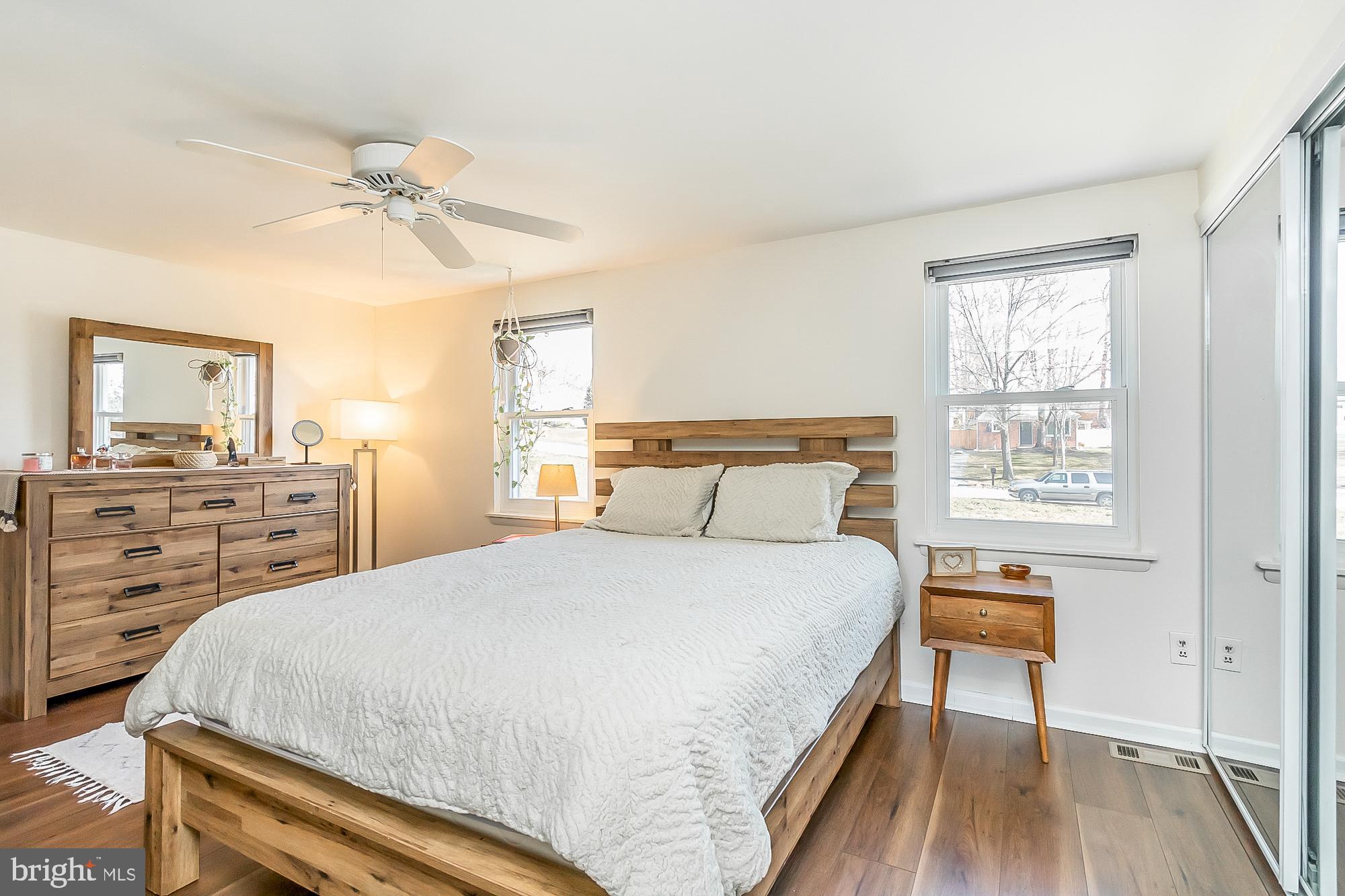 TOWN & COUNTRY APARTMENTS CARNEY - Residential