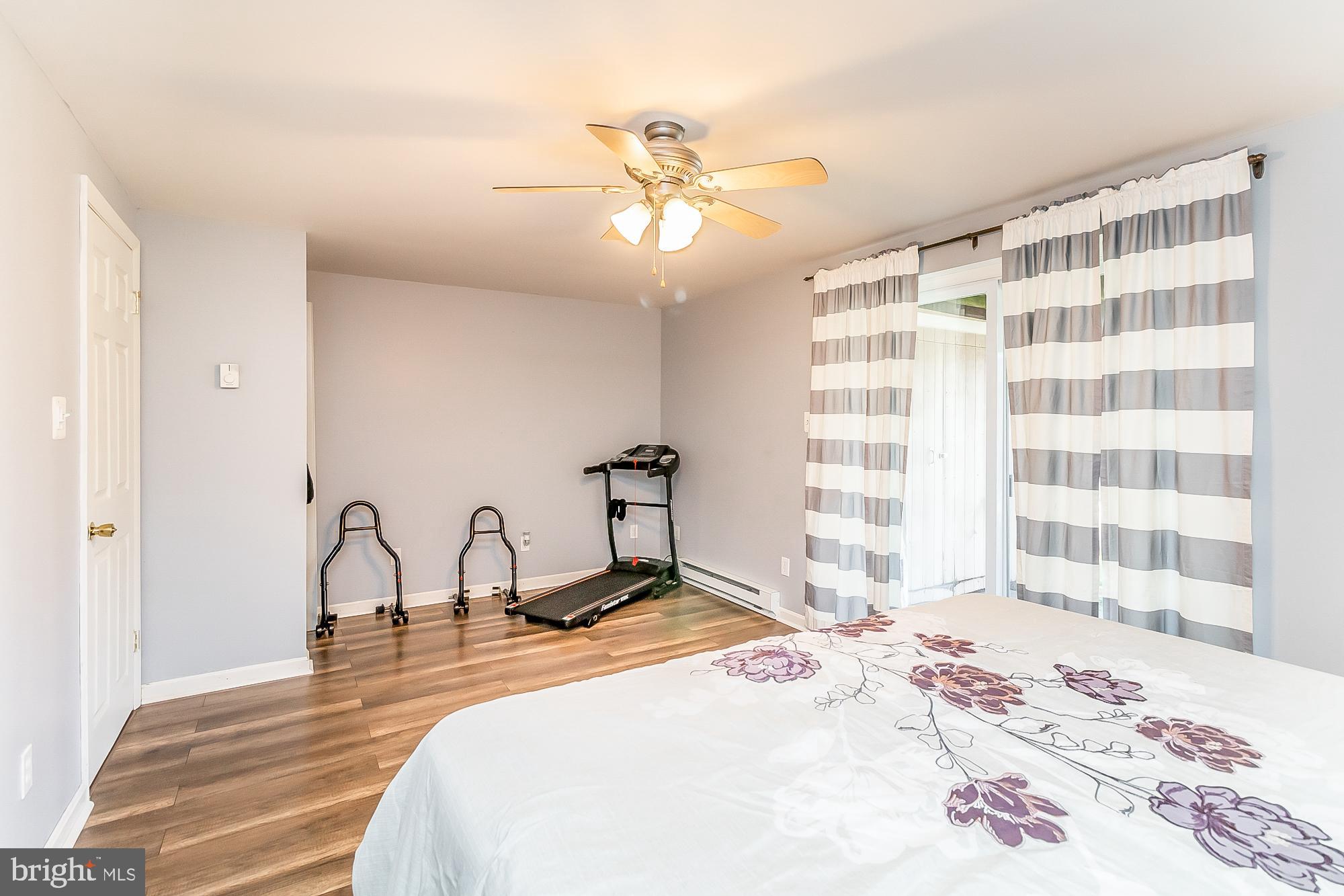 TOWN & COUNTRY APARTMENTS CARNEY - Residential