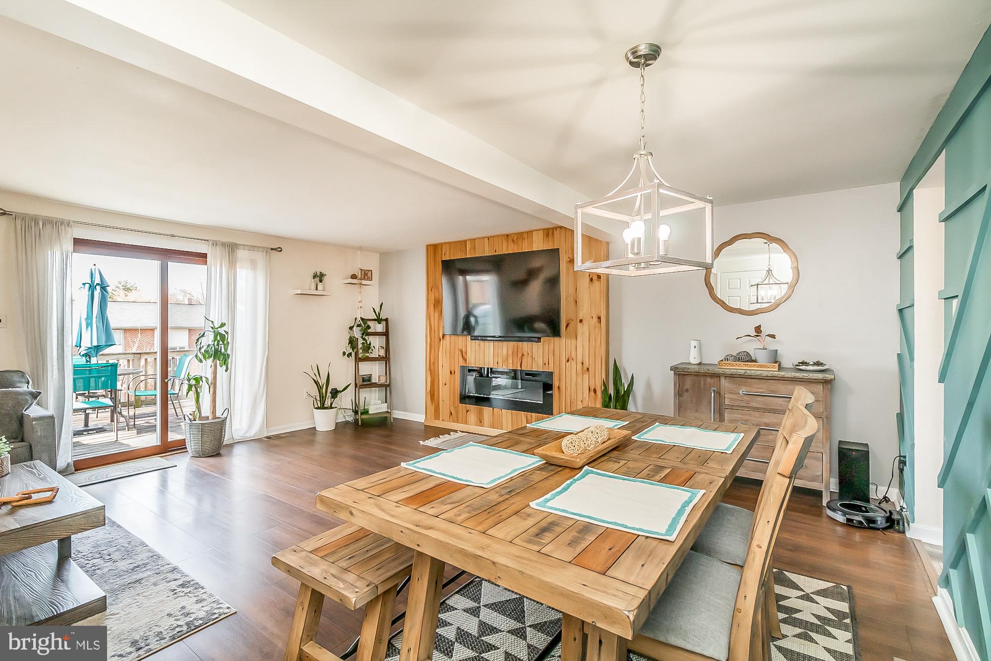 TOWN & COUNTRY APARTMENTS CARNEY - Residential