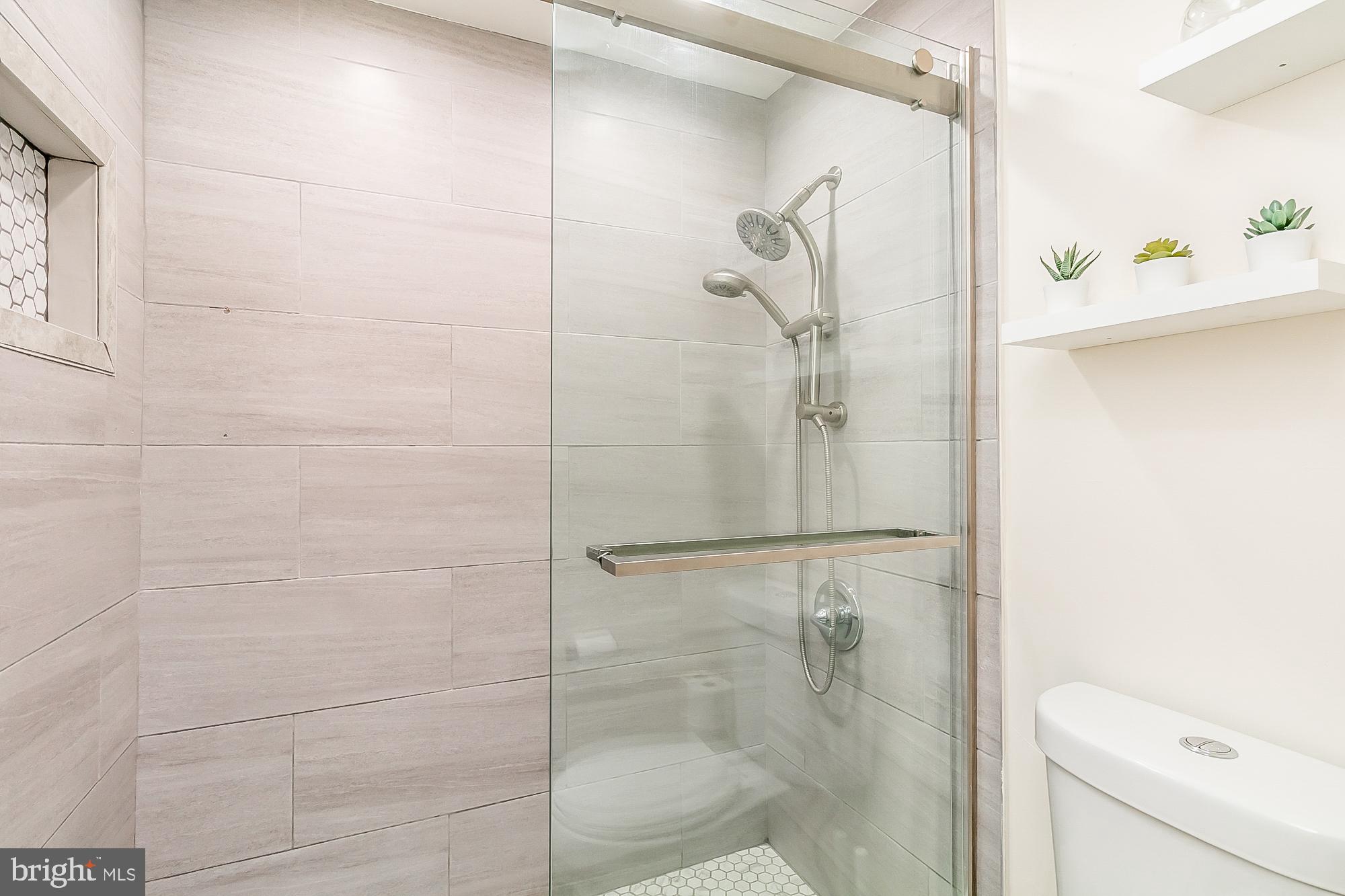 TOWN & COUNTRY APARTMENTS CARNEY - Residential