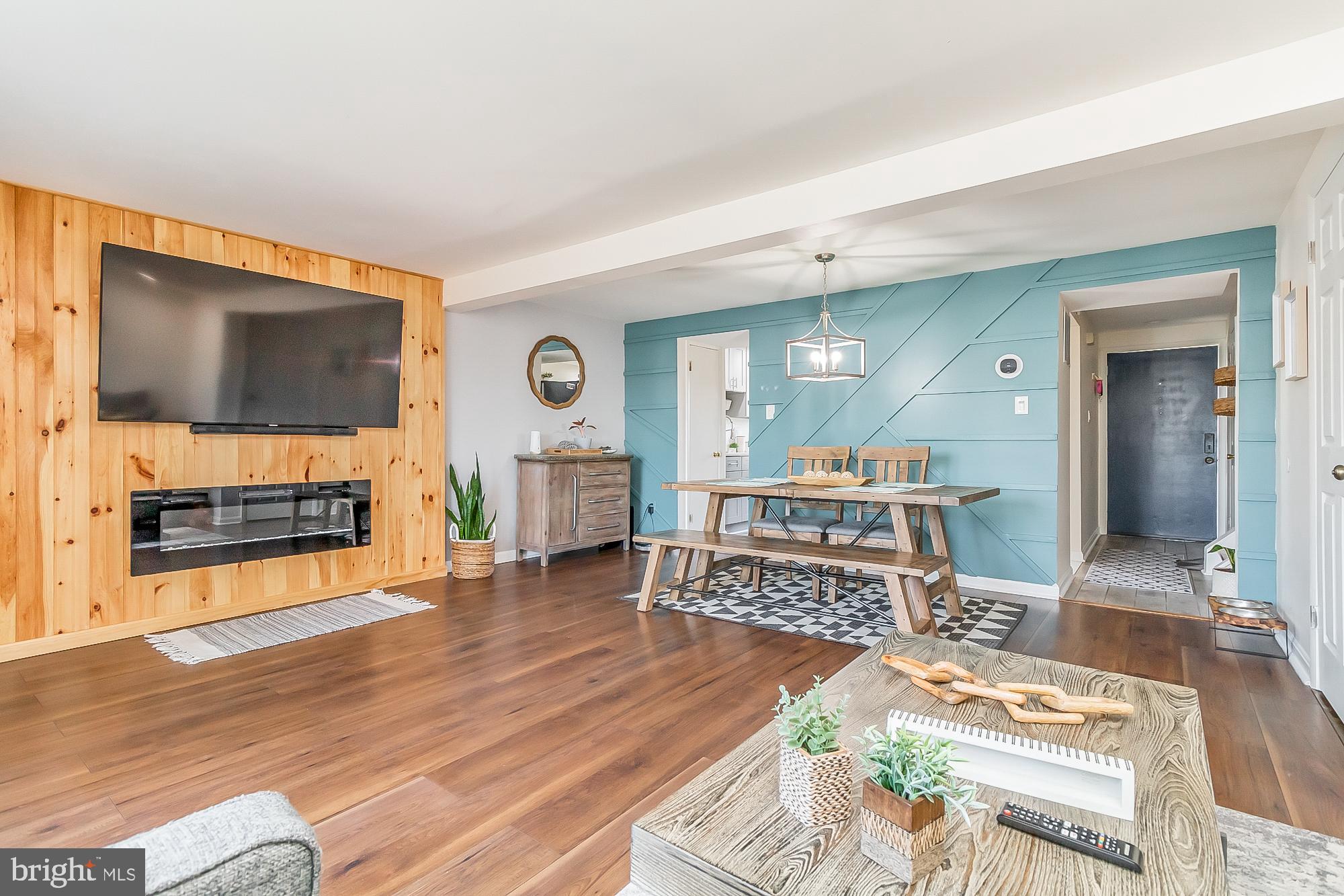 TOWN & COUNTRY APARTMENTS CARNEY - Residential