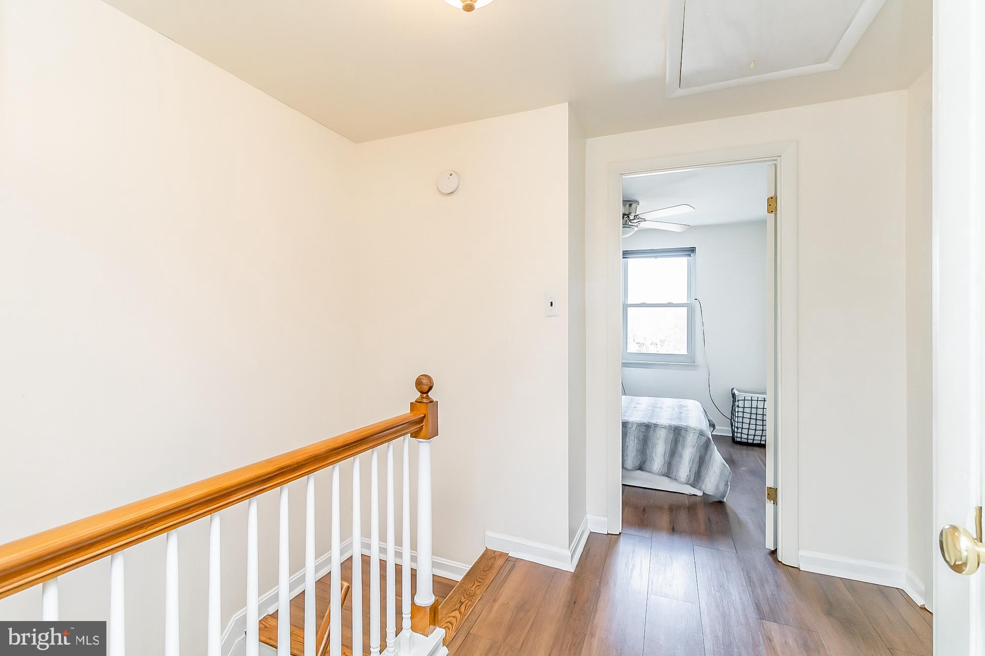 TOWN & COUNTRY APARTMENTS CARNEY - Residential