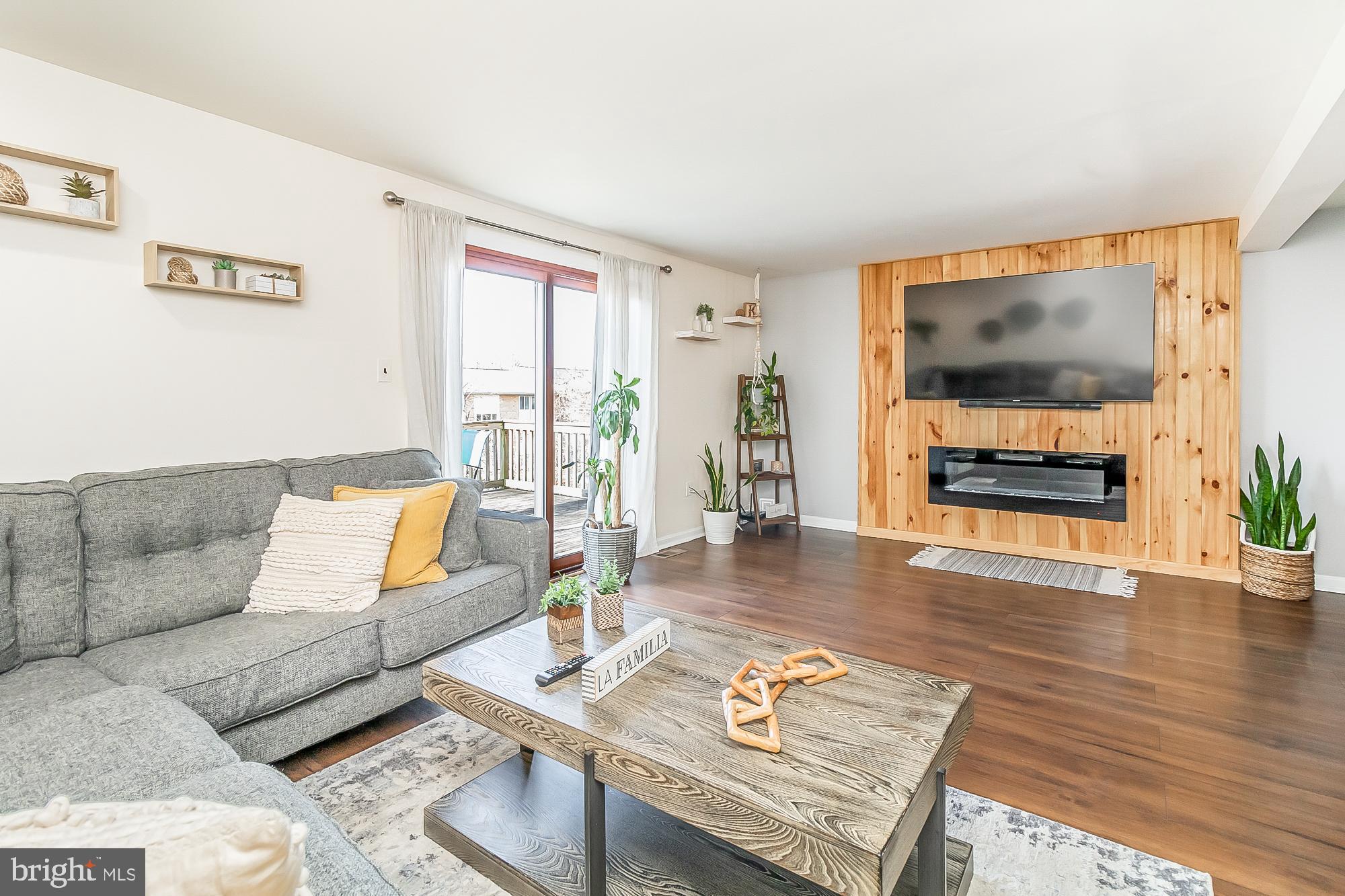 TOWN & COUNTRY APARTMENTS CARNEY - Residential