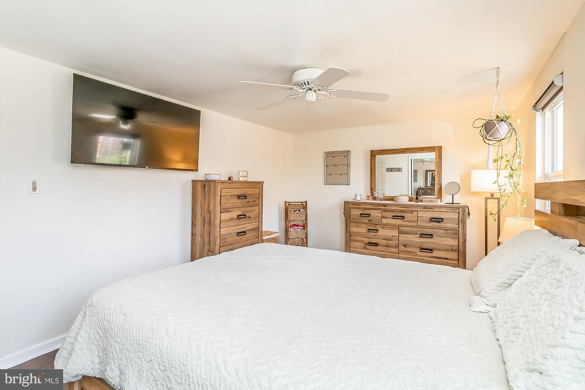 TOWN & COUNTRY APARTMENTS CARNEY - Residential