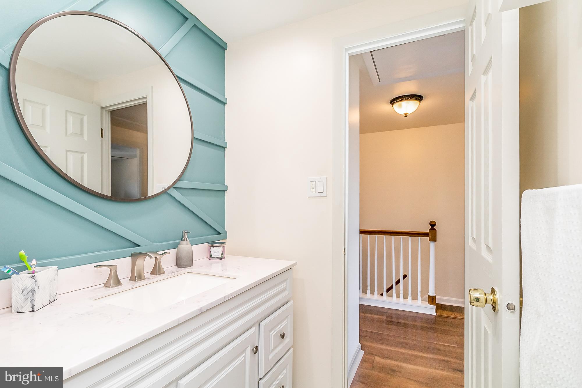 TOWN & COUNTRY APARTMENTS CARNEY - Residential