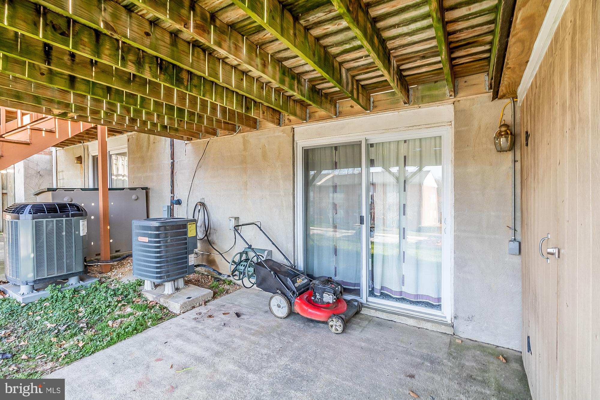 TOWN & COUNTRY APARTMENTS CARNEY - Residential