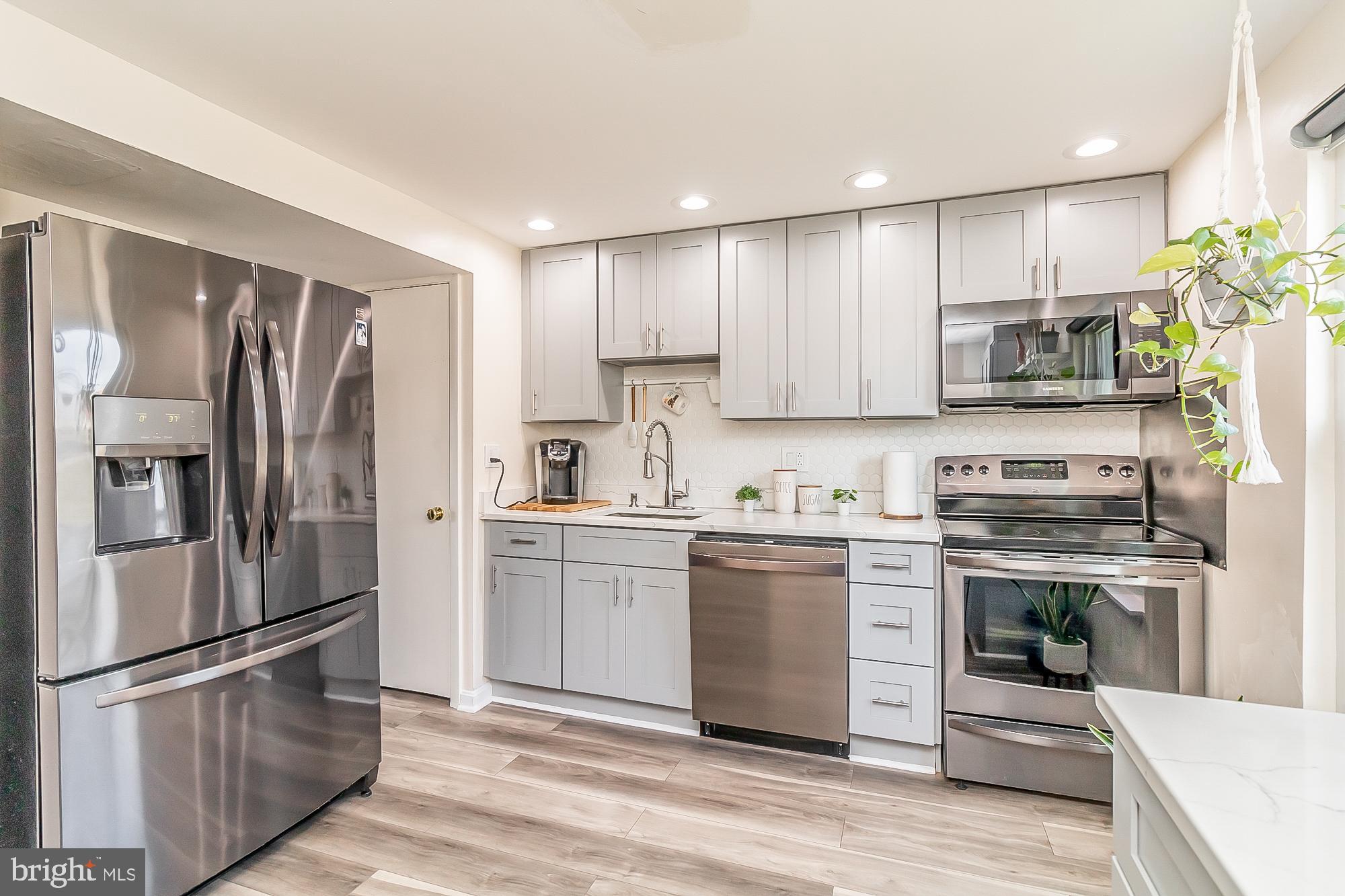 TOWN & COUNTRY APARTMENTS CARNEY - Residential