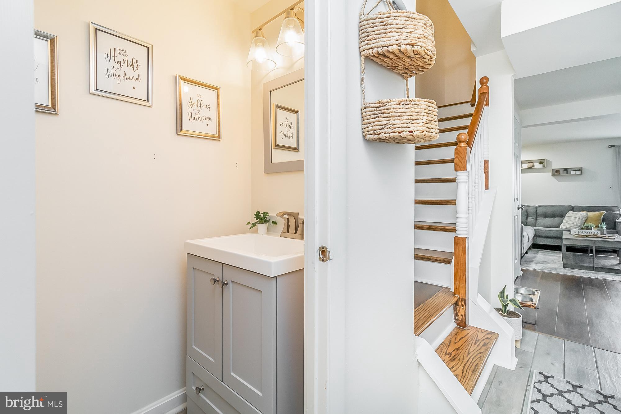 TOWN & COUNTRY APARTMENTS CARNEY - Residential