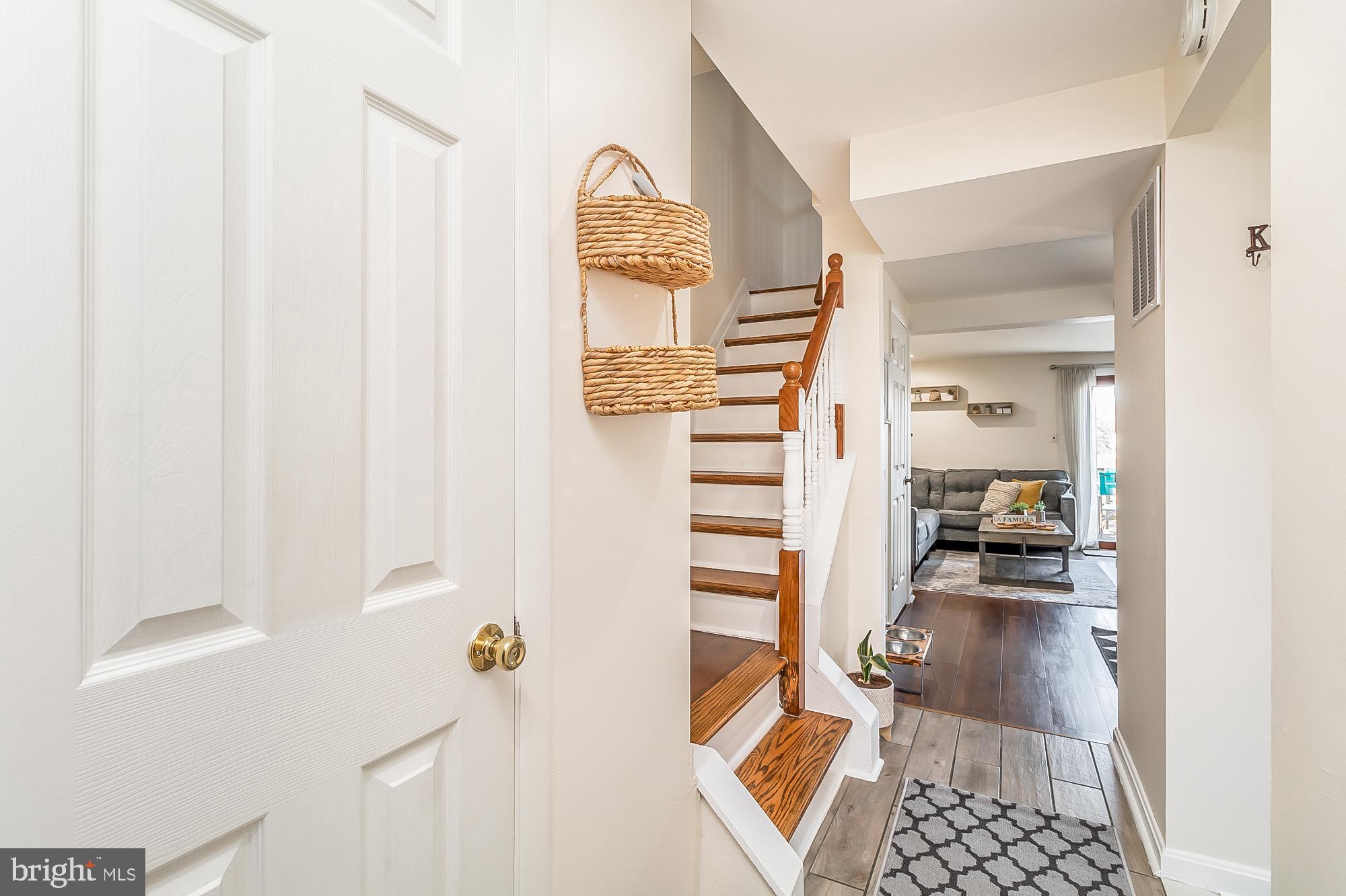 TOWN & COUNTRY APARTMENTS CARNEY - Residential