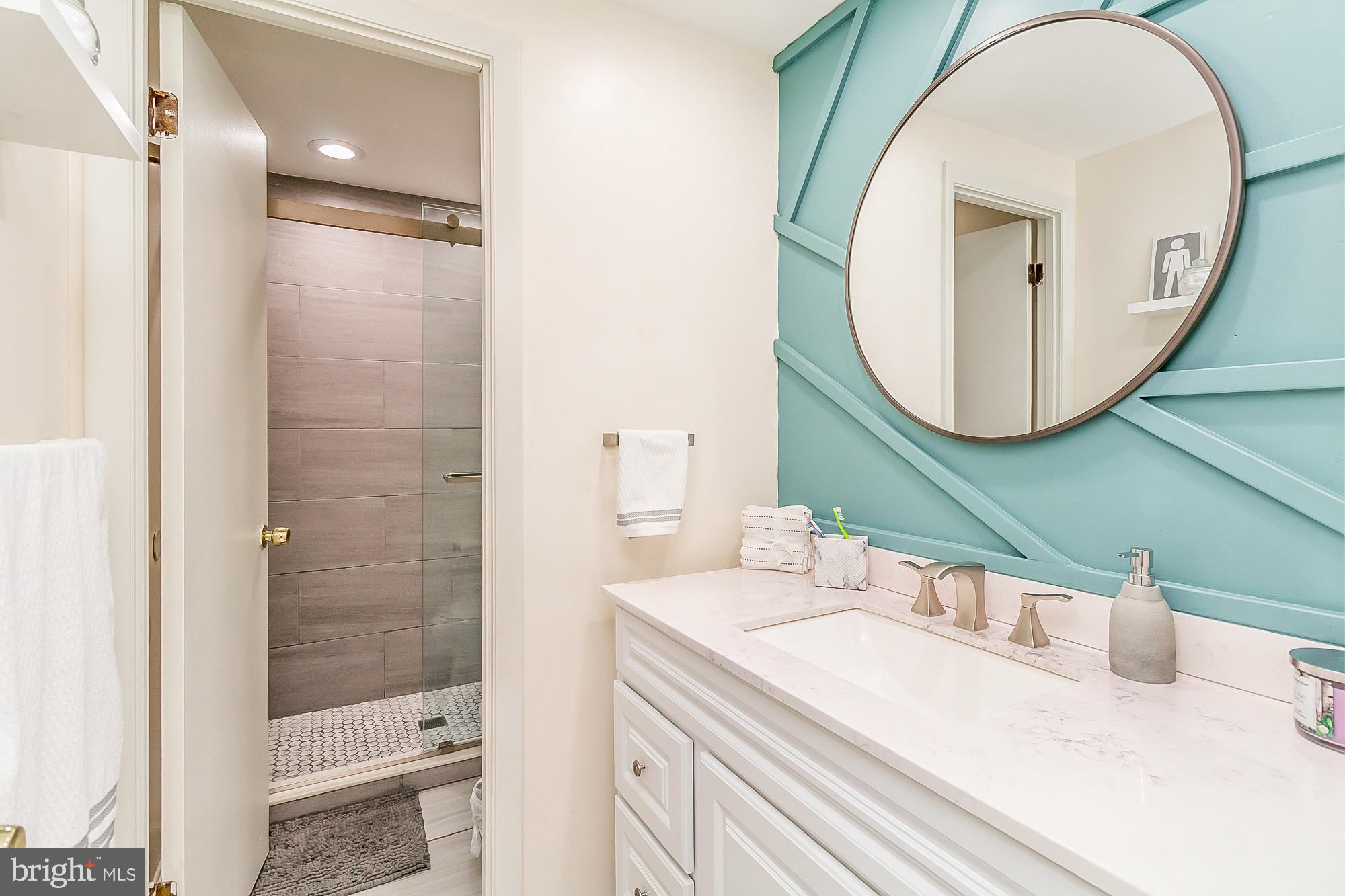 TOWN & COUNTRY APARTMENTS CARNEY - Residential