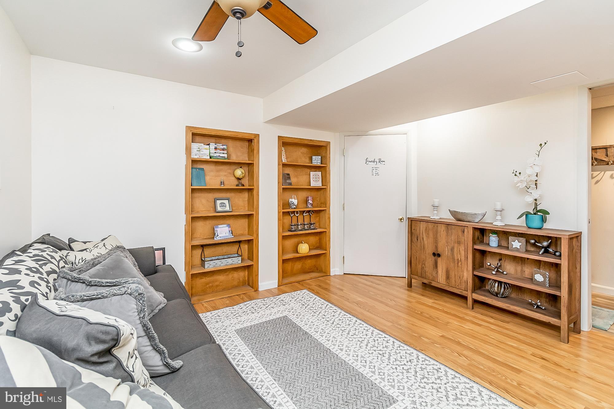 TOWN & COUNTRY APARTMENTS CARNEY - Residential