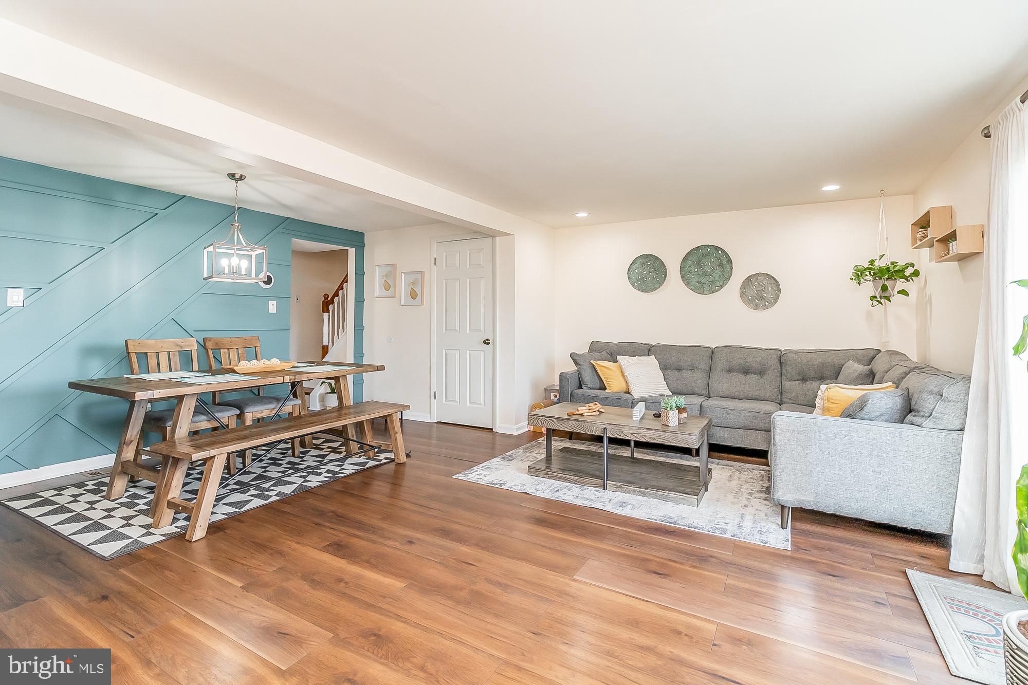 TOWN & COUNTRY APARTMENTS CARNEY - Residential