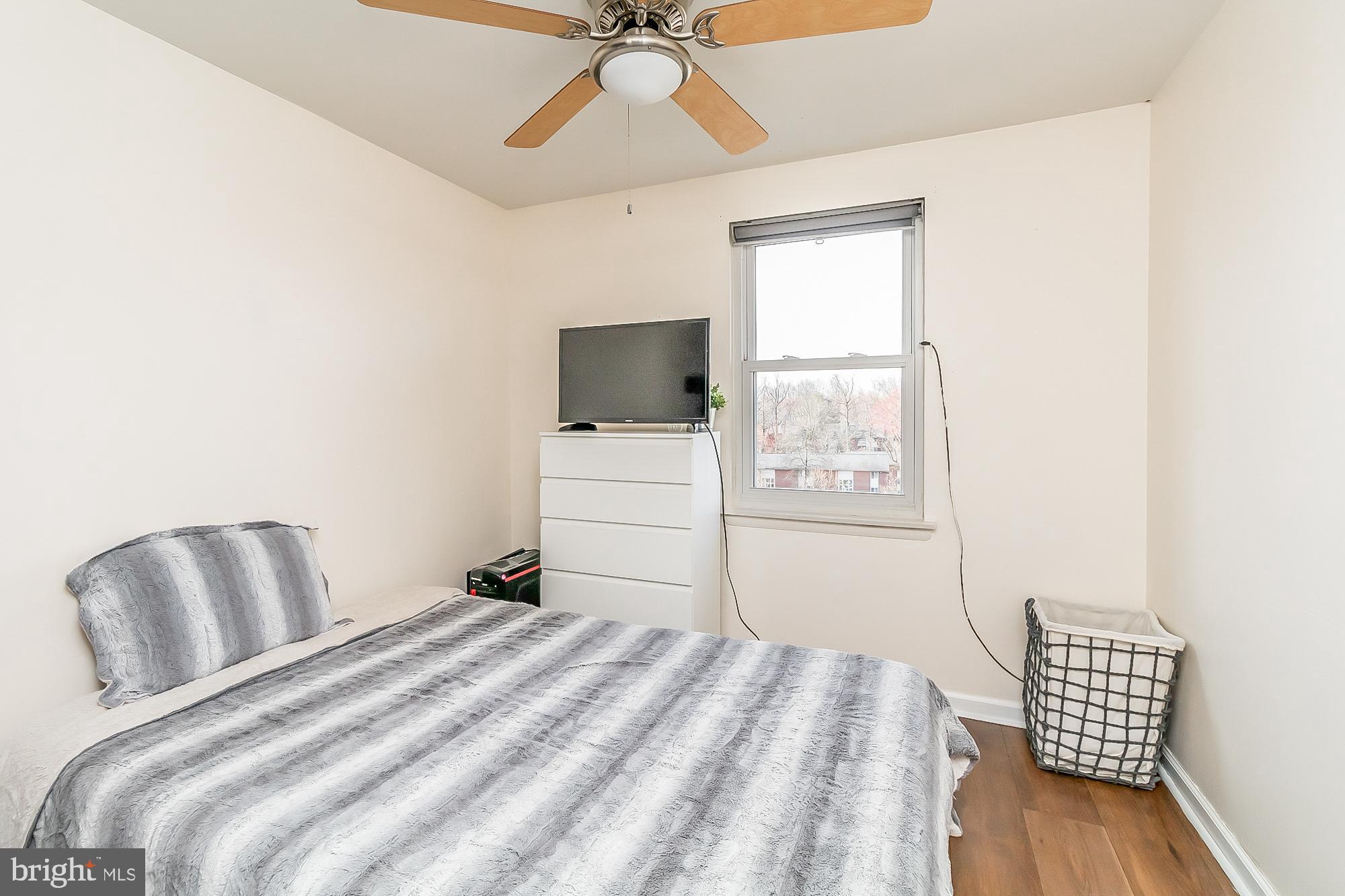 TOWN & COUNTRY APARTMENTS CARNEY - Residential