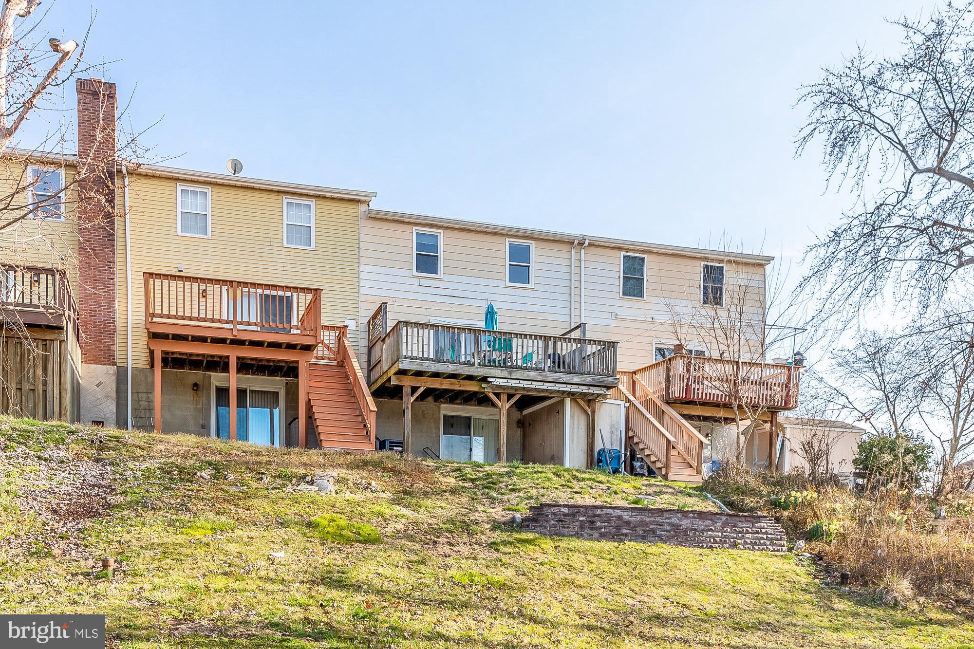 TOWN & COUNTRY APARTMENTS CARNEY - Residential