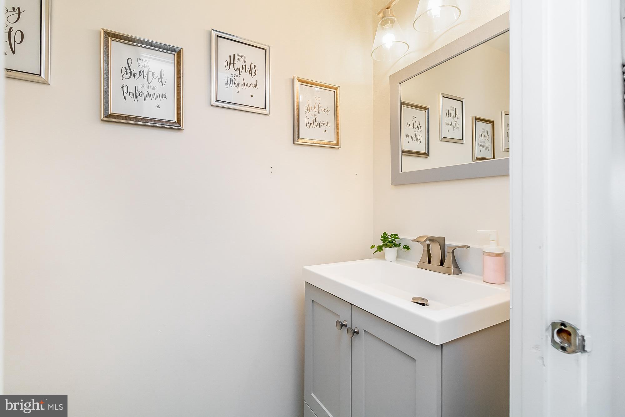 TOWN & COUNTRY APARTMENTS CARNEY - Residential