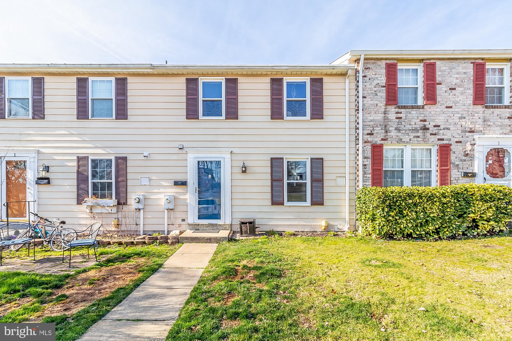 TOWN & COUNTRY APARTMENTS CARNEY - Residential