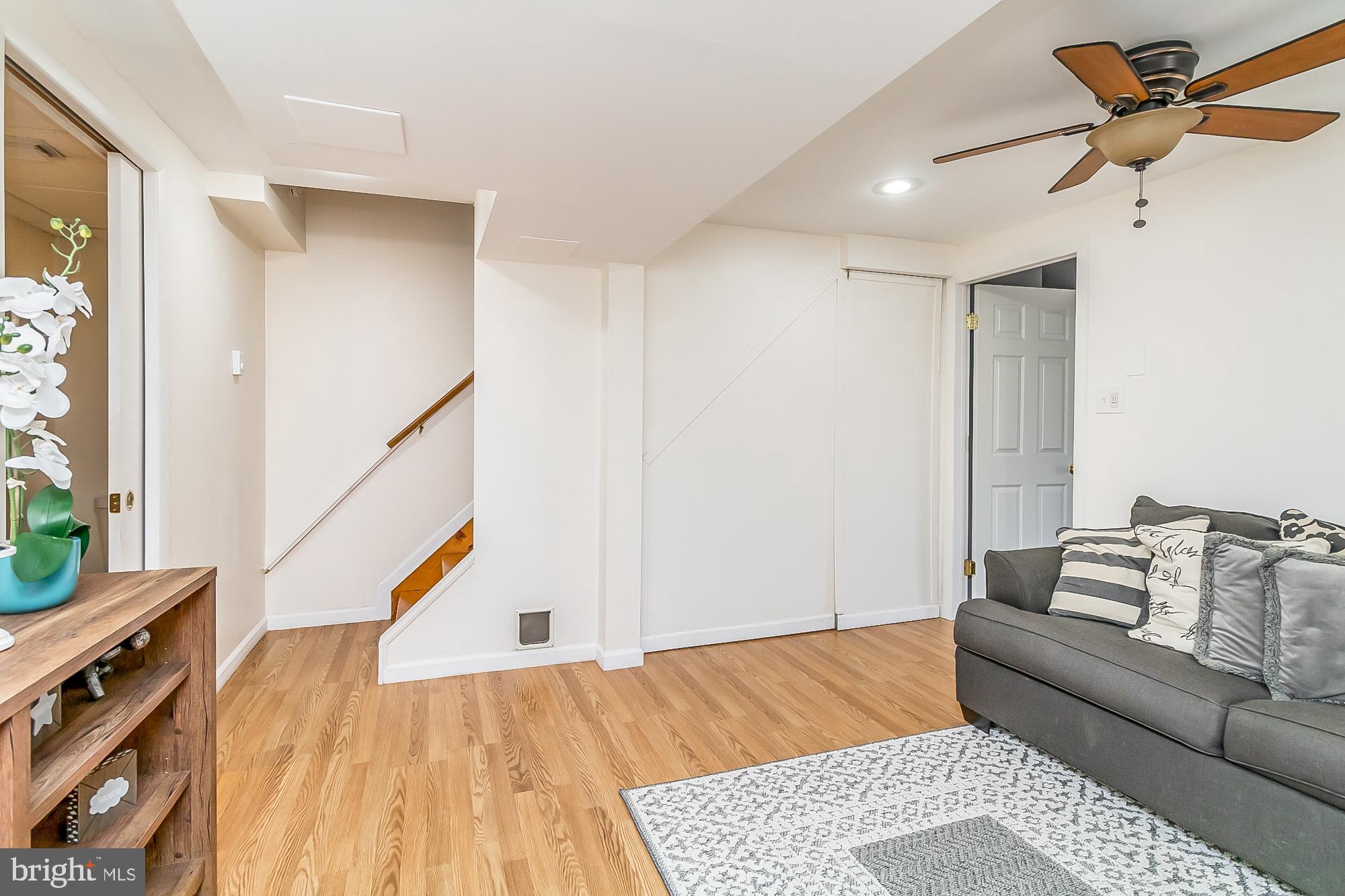 TOWN & COUNTRY APARTMENTS CARNEY - Residential