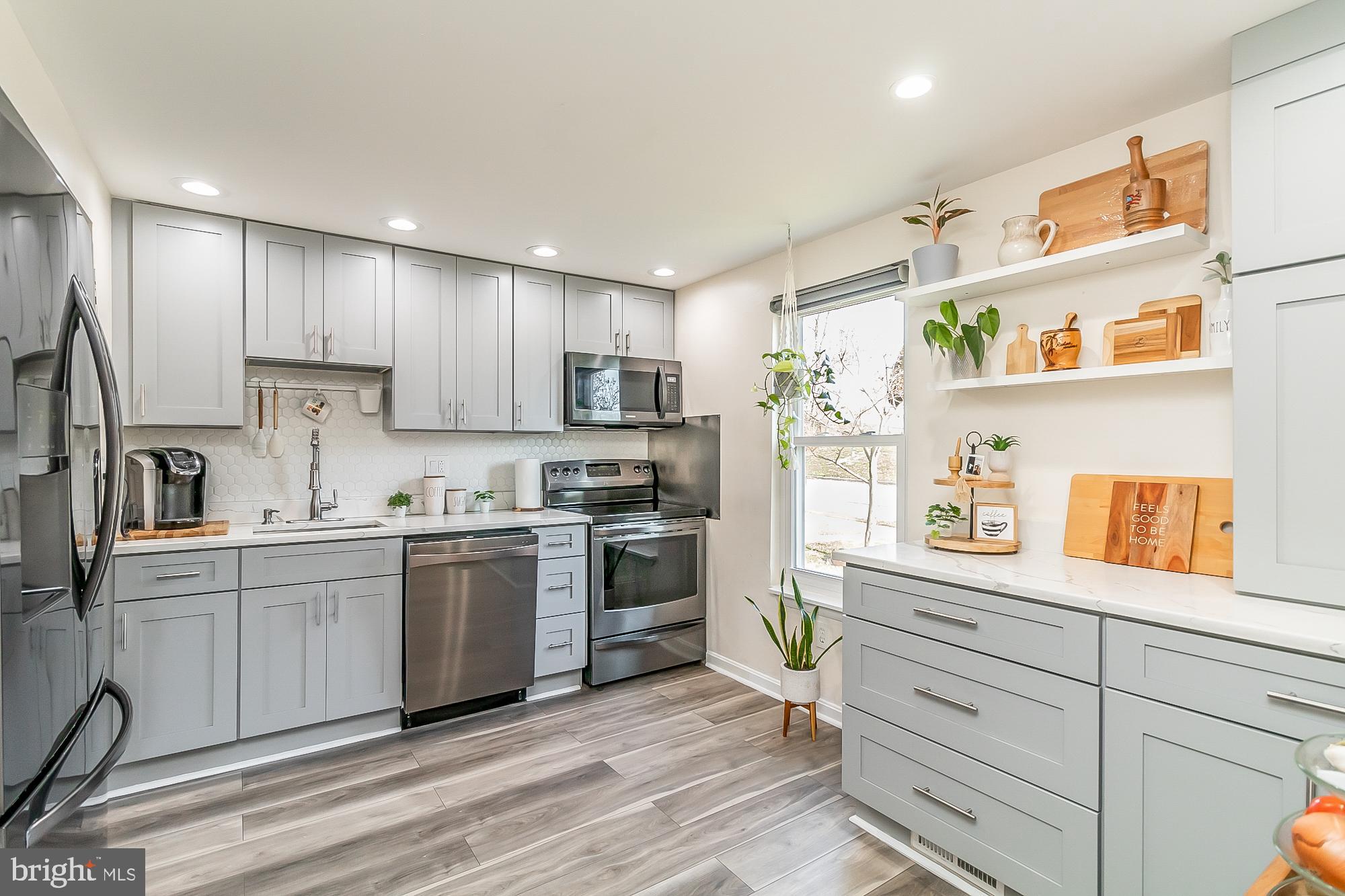 TOWN & COUNTRY APARTMENTS CARNEY - Residential