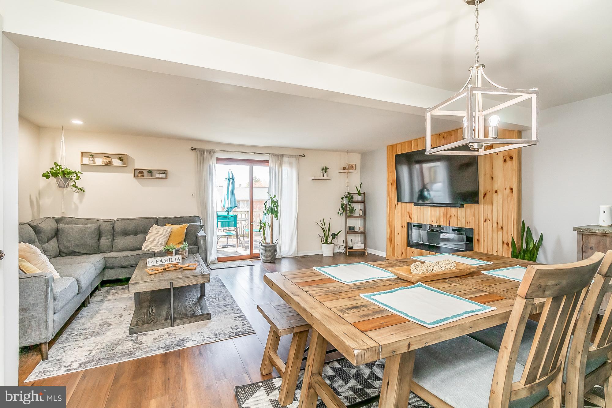 TOWN & COUNTRY APARTMENTS CARNEY - Residential