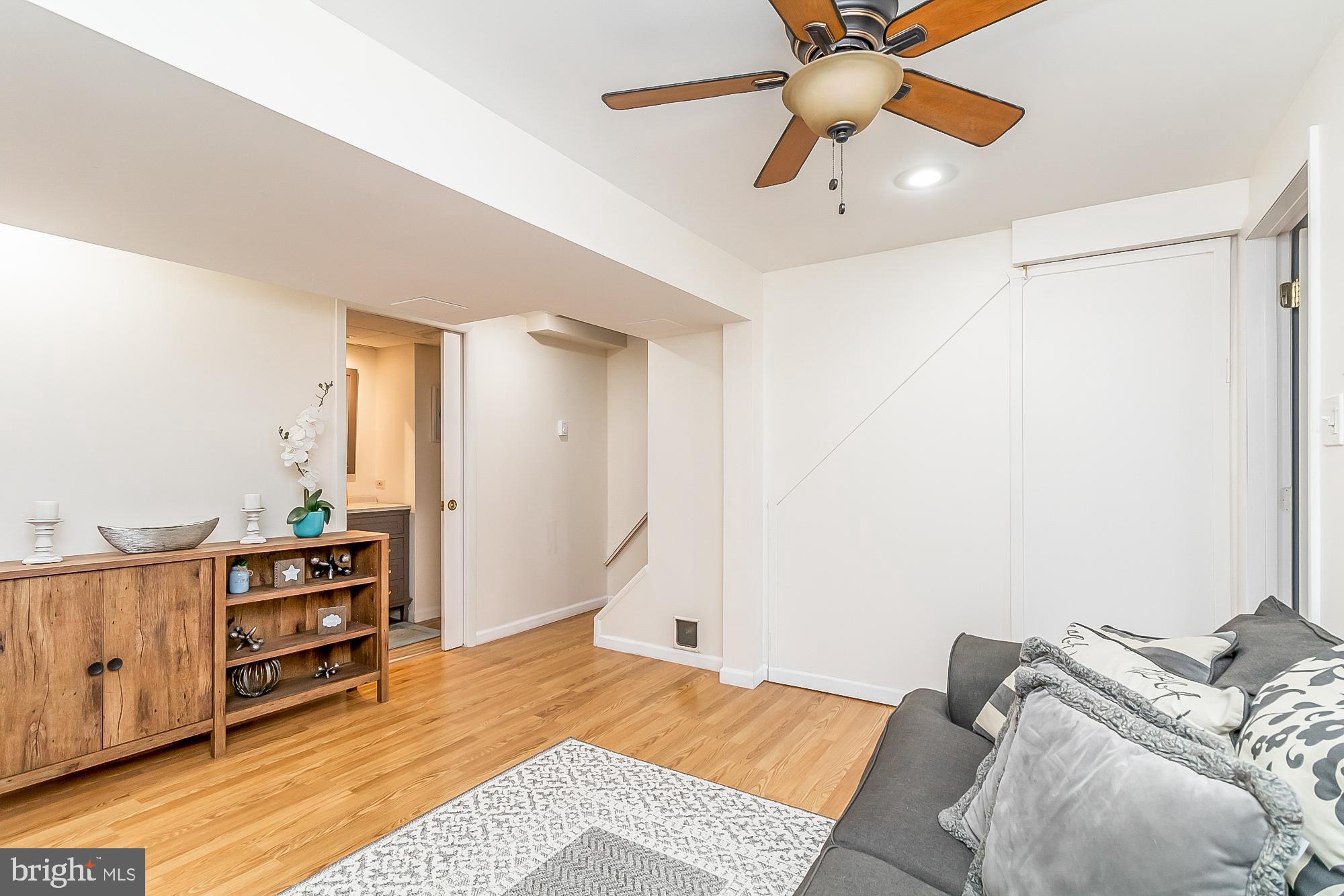 TOWN & COUNTRY APARTMENTS CARNEY - Residential