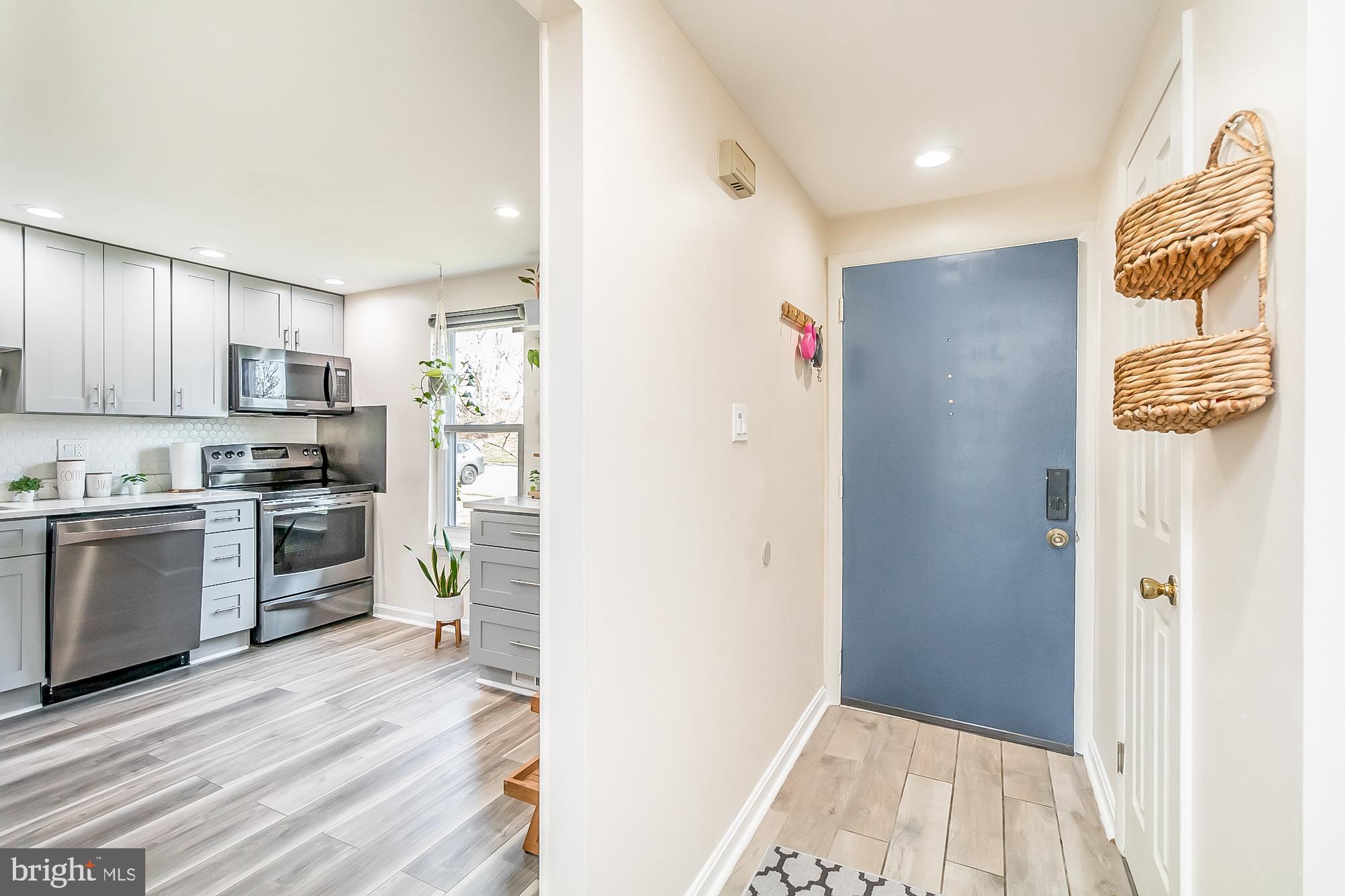 TOWN & COUNTRY APARTMENTS CARNEY - Residential