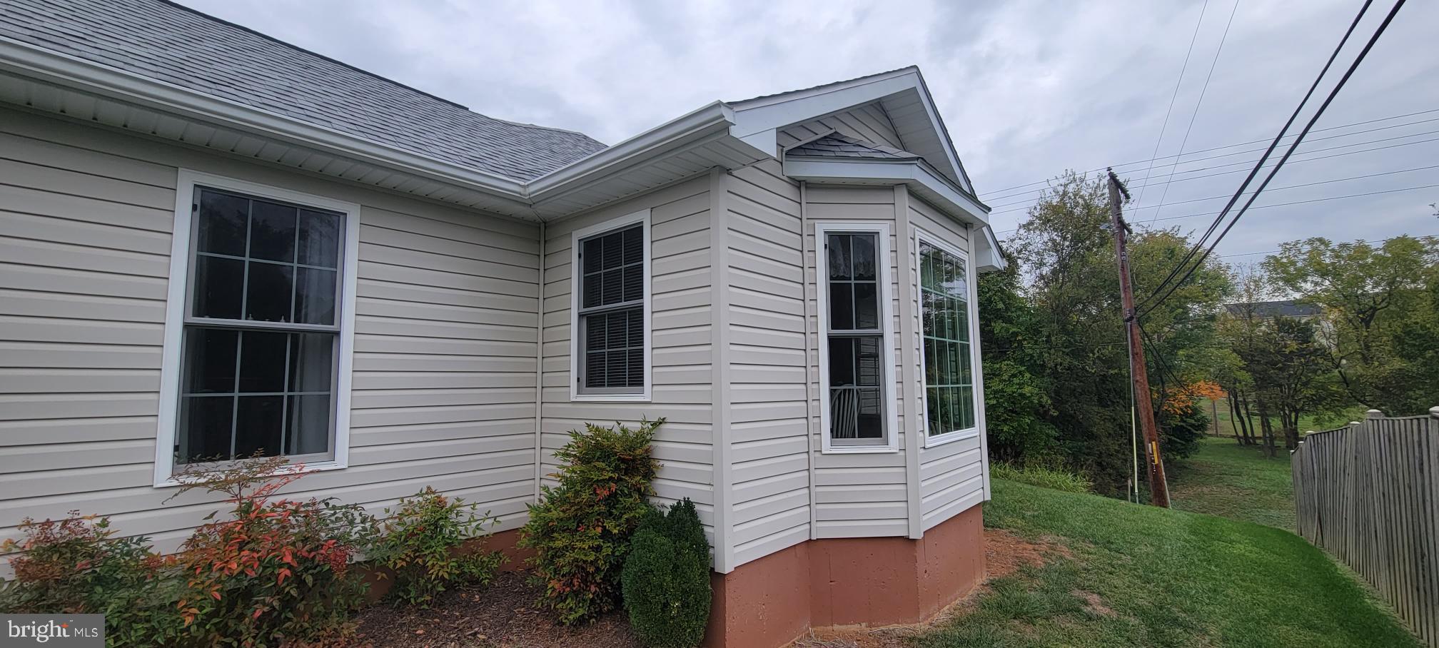 KINGS MANOR - Residential