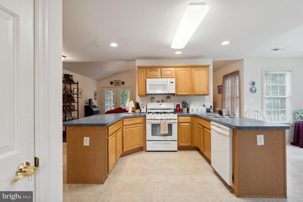 KINGS MANOR - Residential